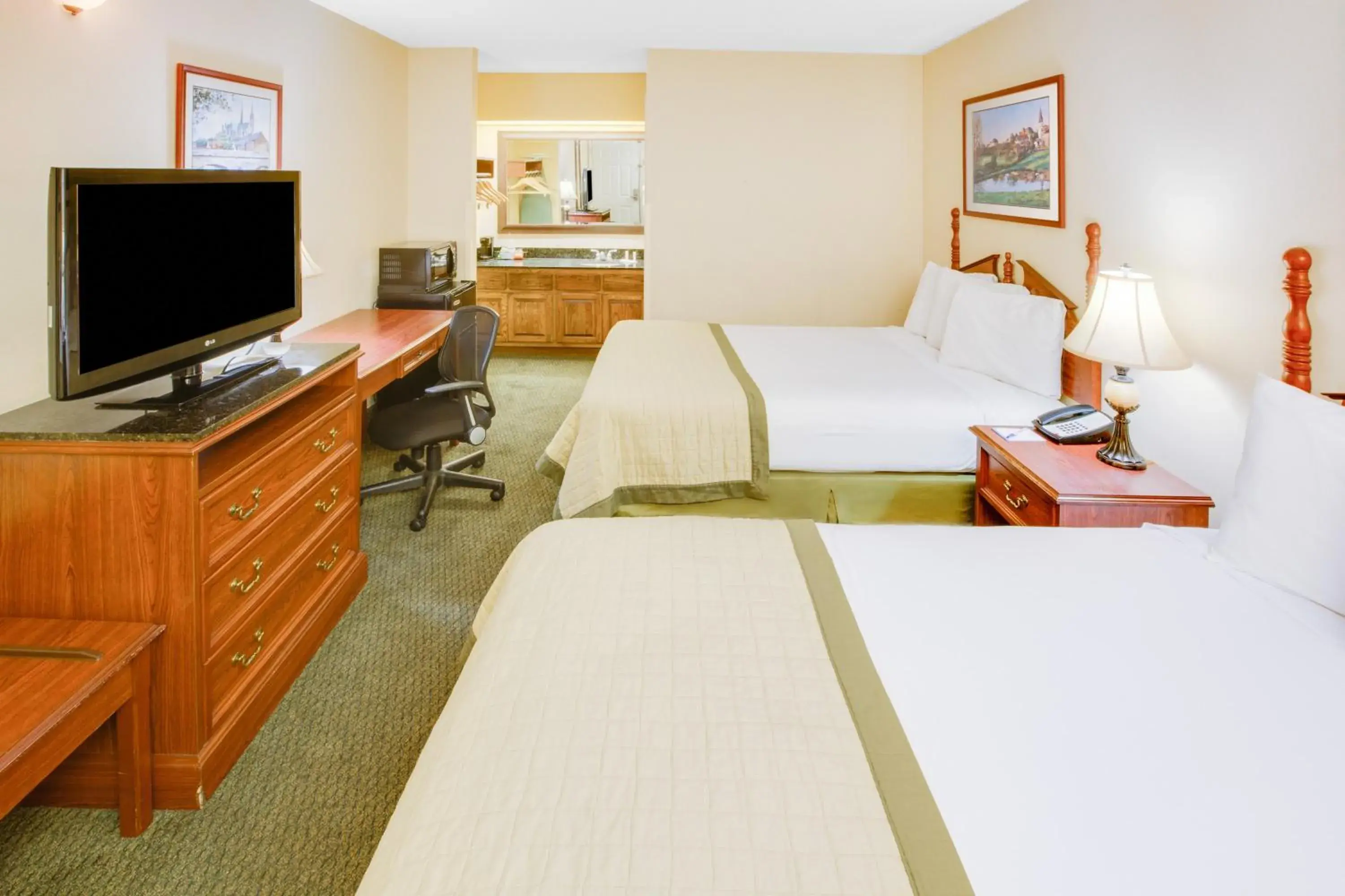 Photo of the whole room, Bed in Baymont by Wyndham Ozark Photo of the whole room, Bed in Baymont by Wyndham Ozark