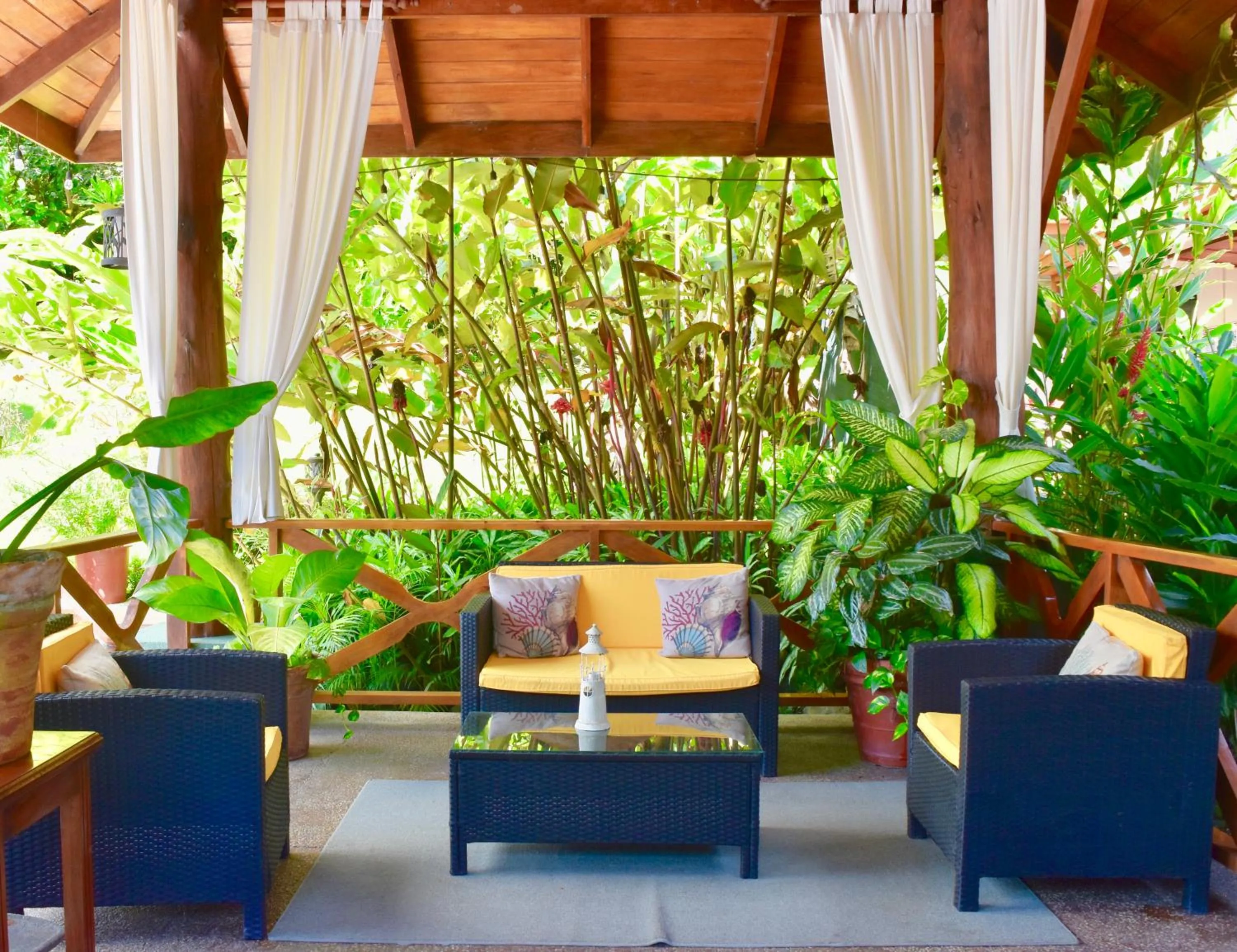Living room in Hotel Playa Espadilla & Gardens