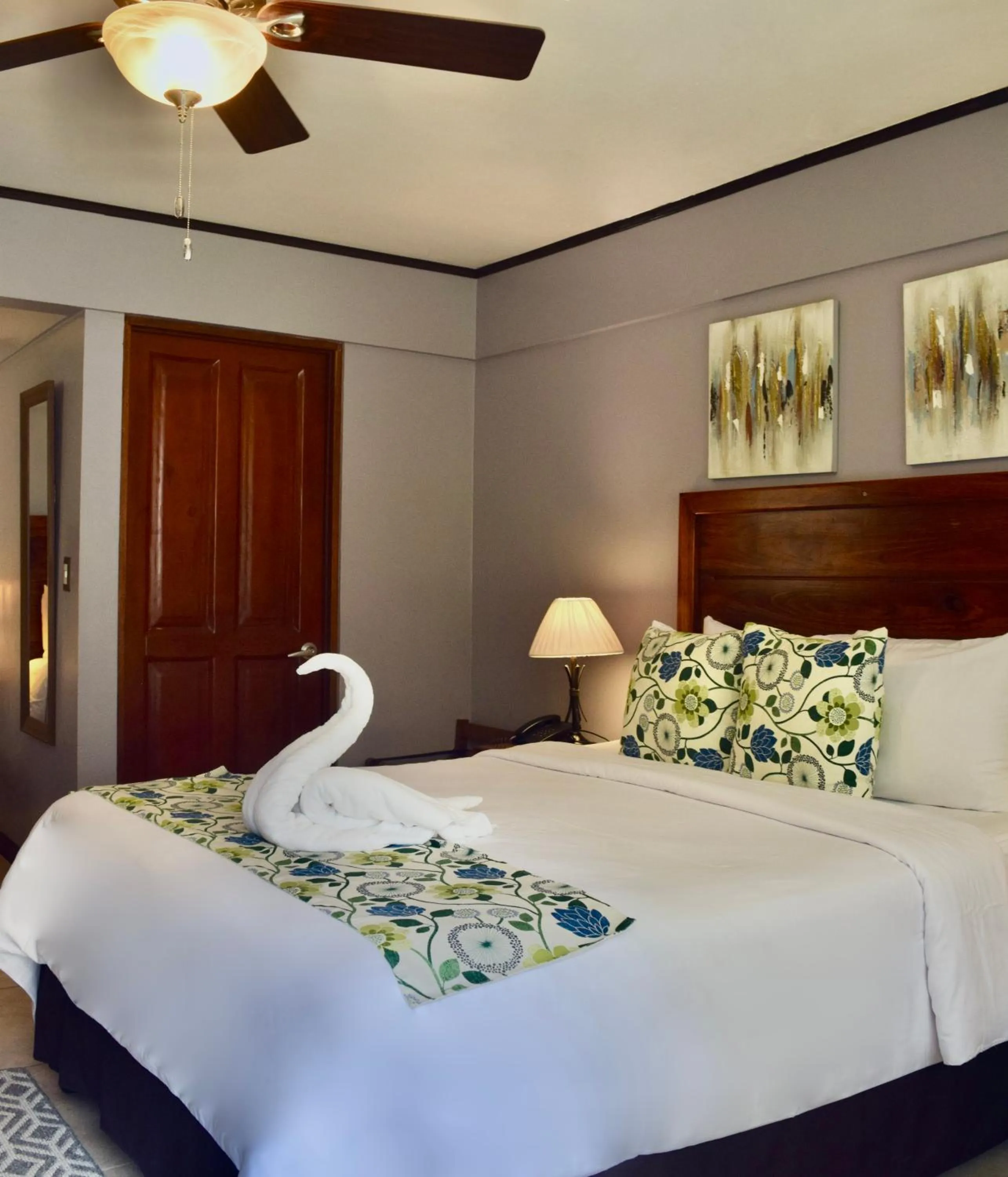 Bed in Hotel Playa Espadilla & Gardens