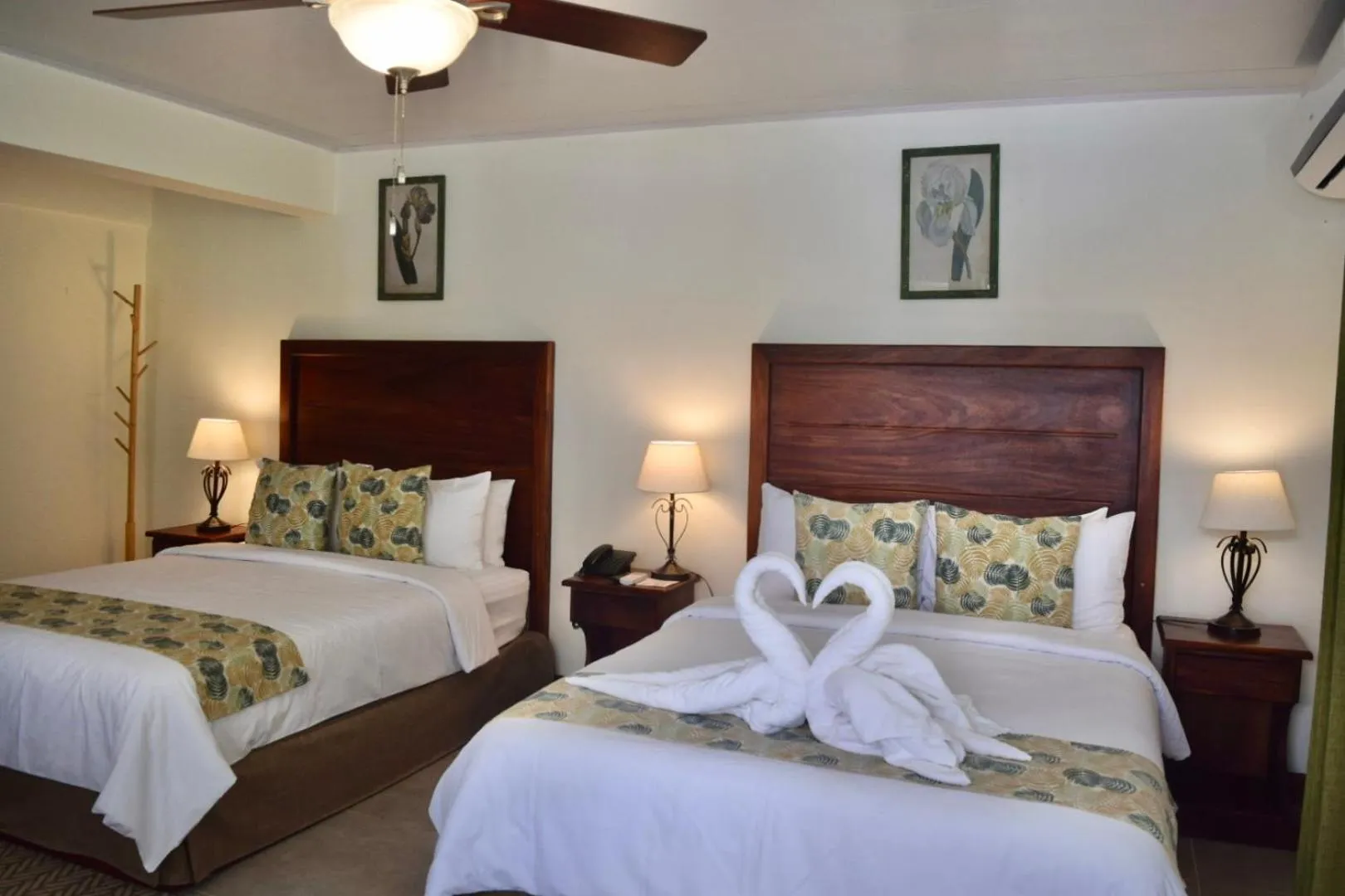 Bedroom, Bed in Hotel Playa Espadilla & Gardens