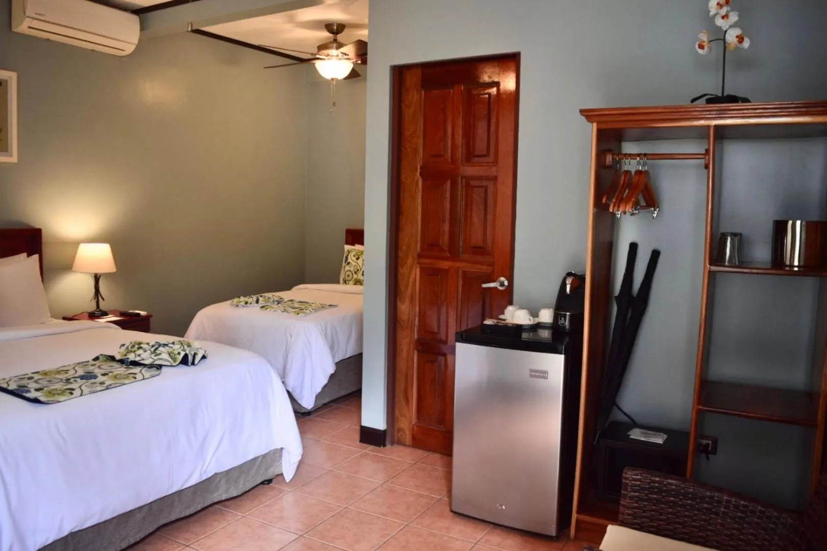Bedroom, Bed in Hotel Playa Espadilla & Gardens