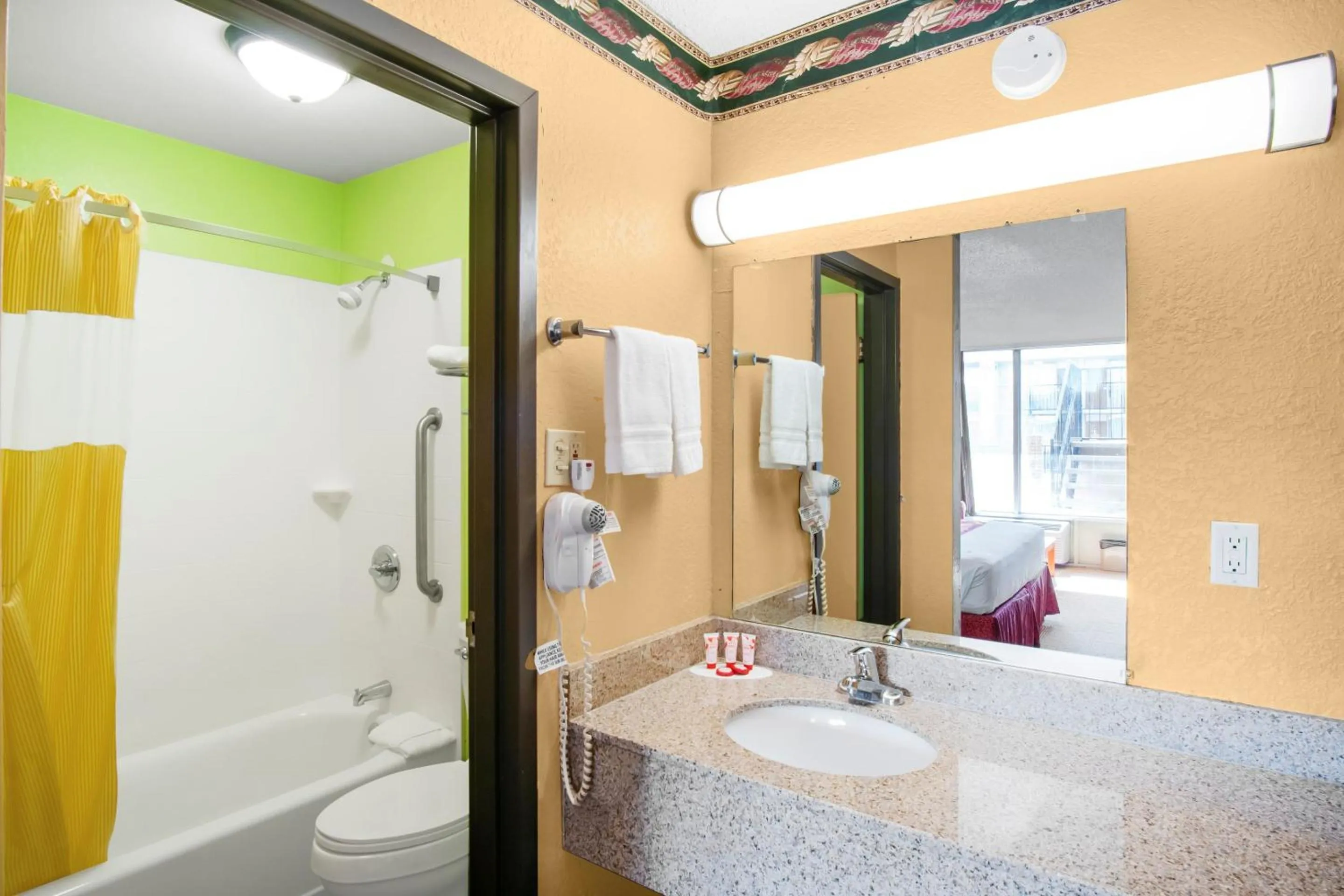 Bedroom, Bed in OYO Hotel Oklahoma City South I-35 and SE 29th