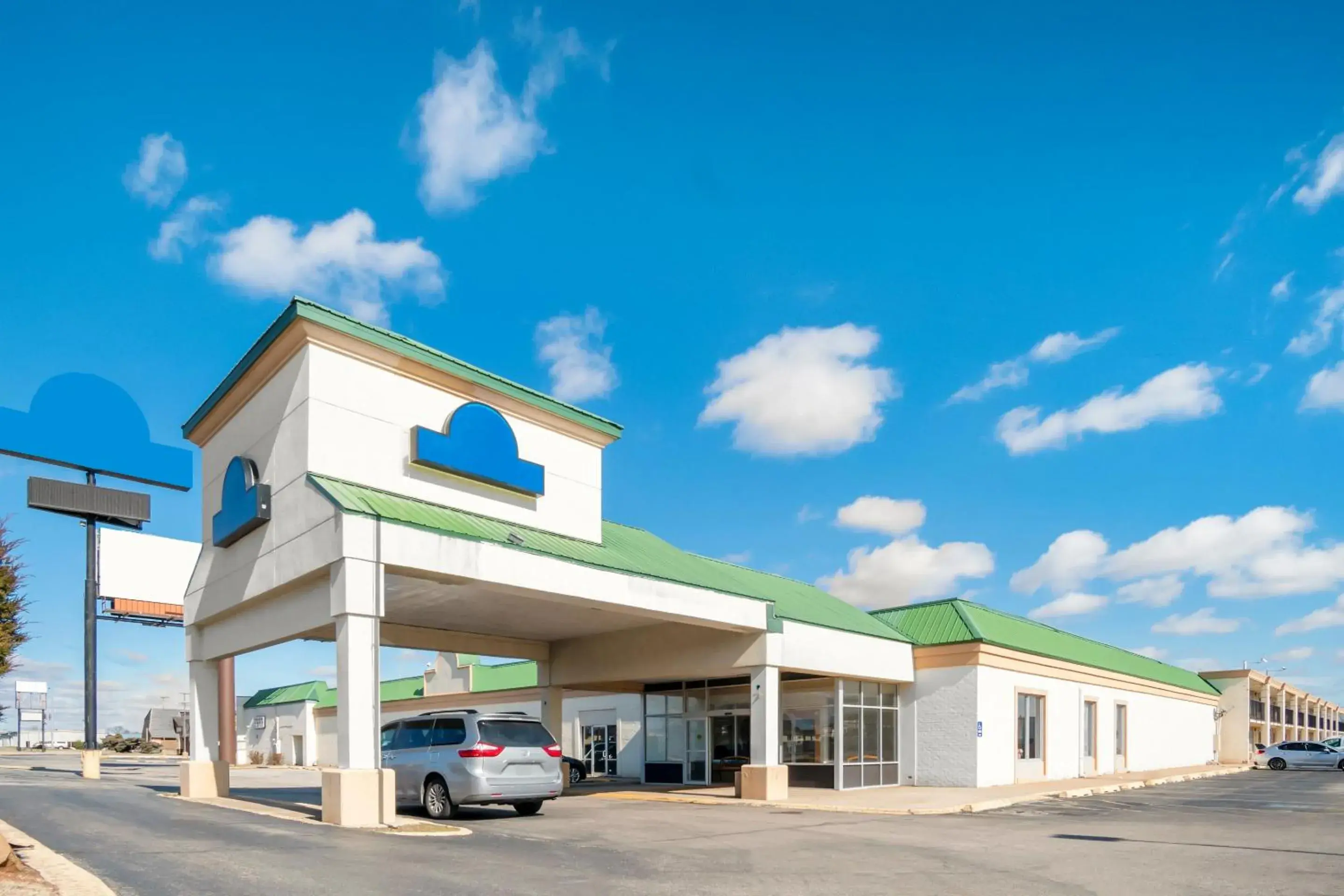 Facade/entrance in OYO Hotel Oklahoma City South I-35 and SE 29th Facade/entrance in OYO Hotel Oklahoma City South I-35 and SE 29th