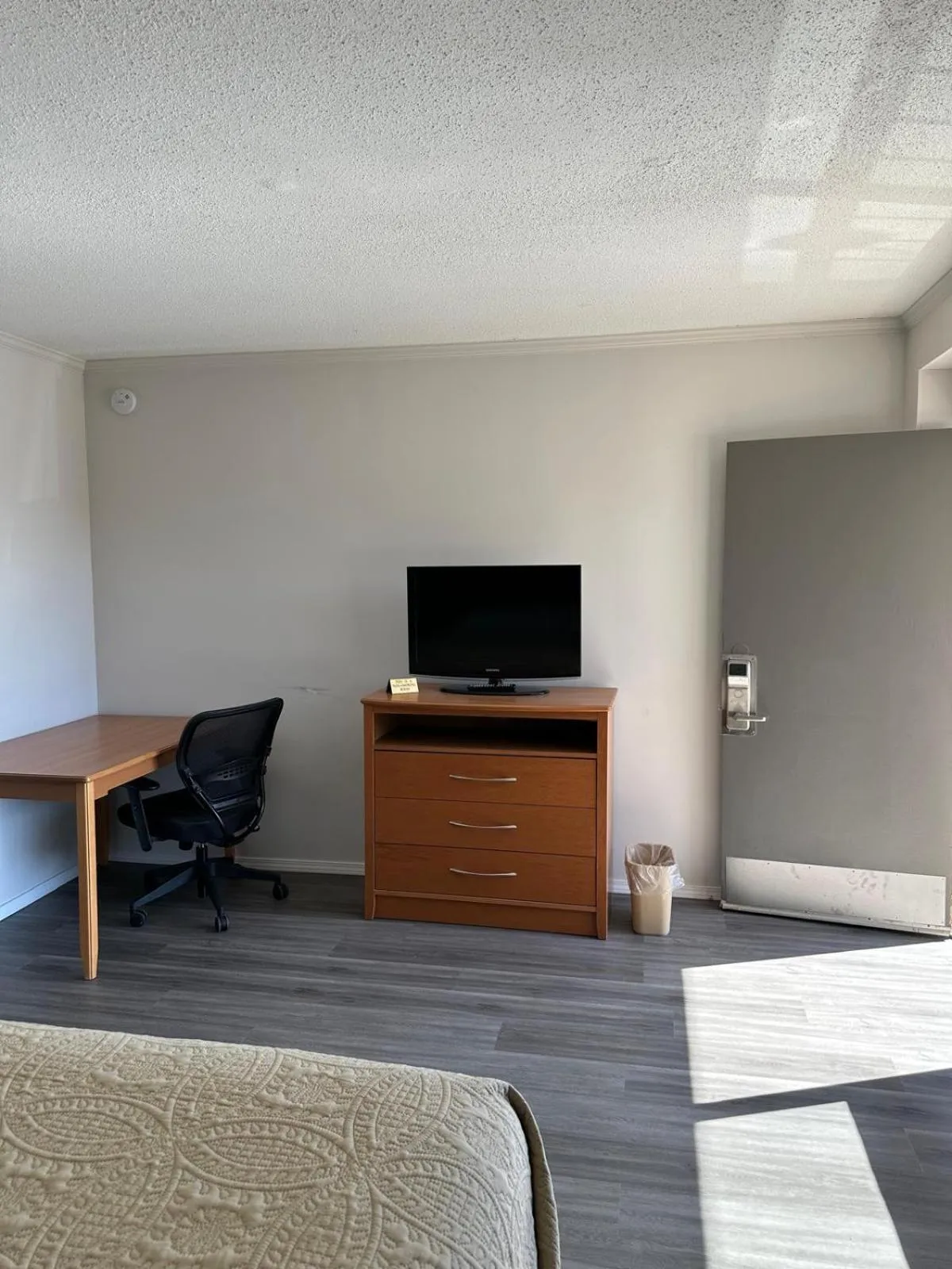 Budgetel Inn & Suites