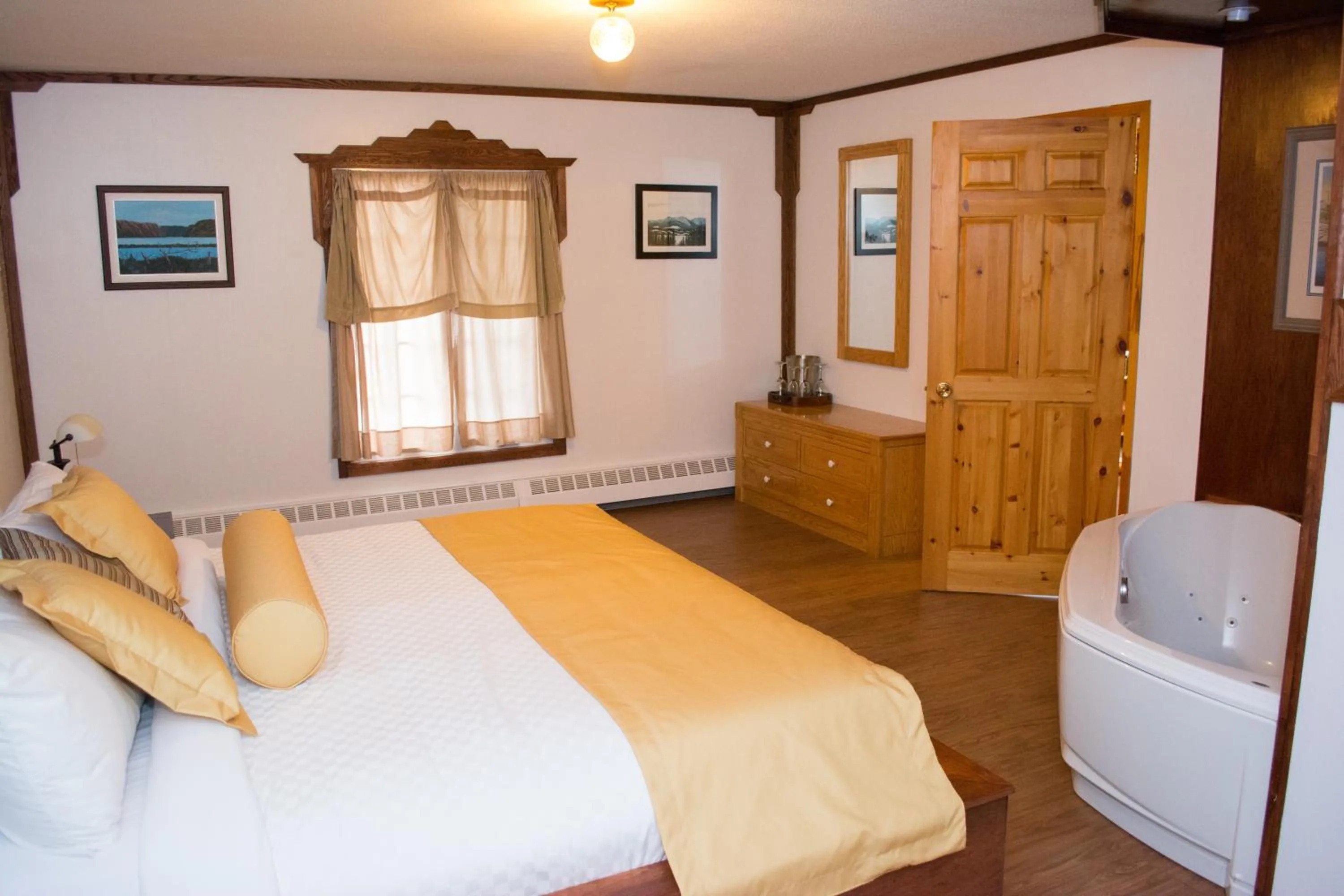 Bed in Mayflower Inn