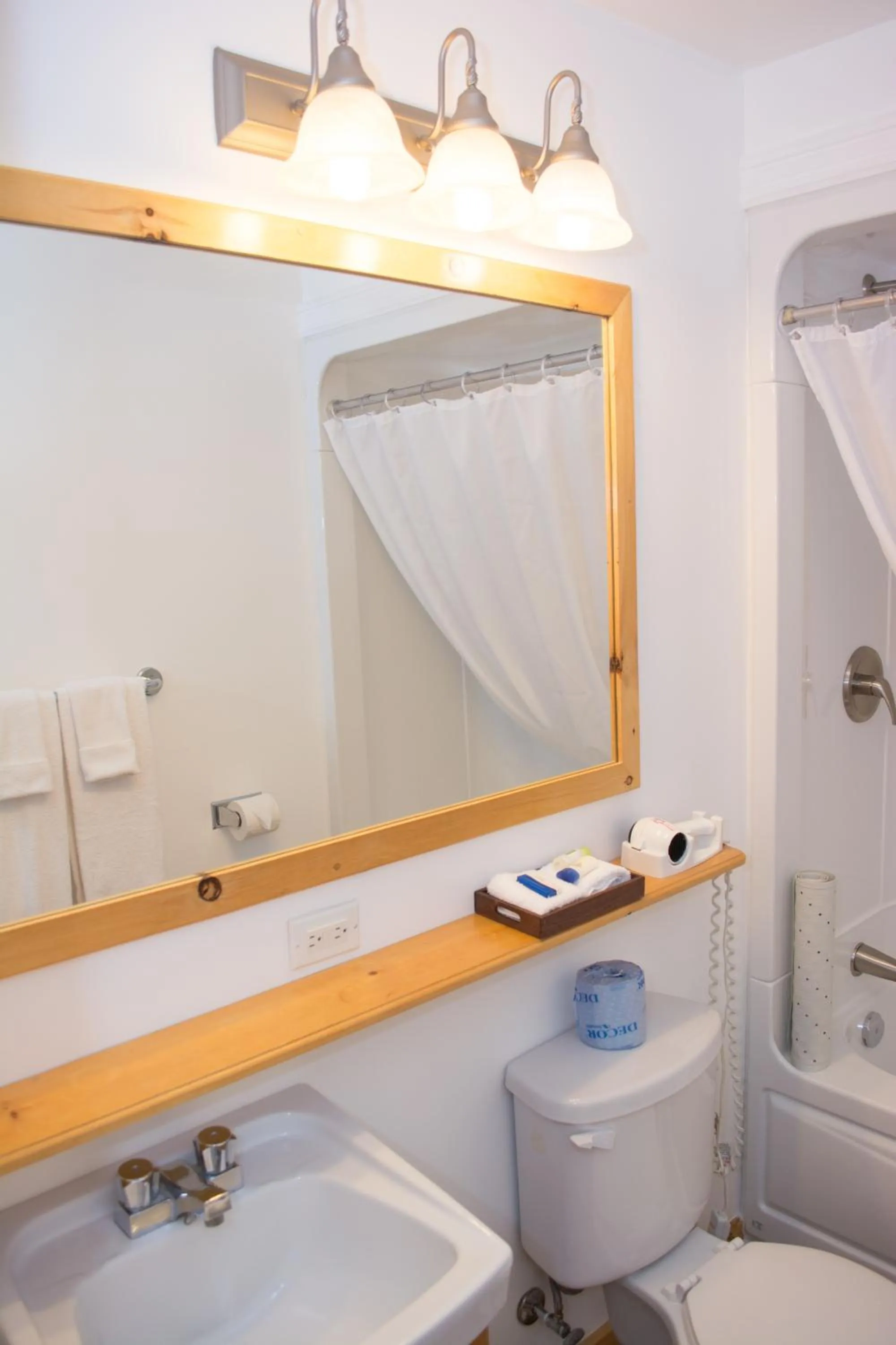 Bathroom in Mayflower Inn