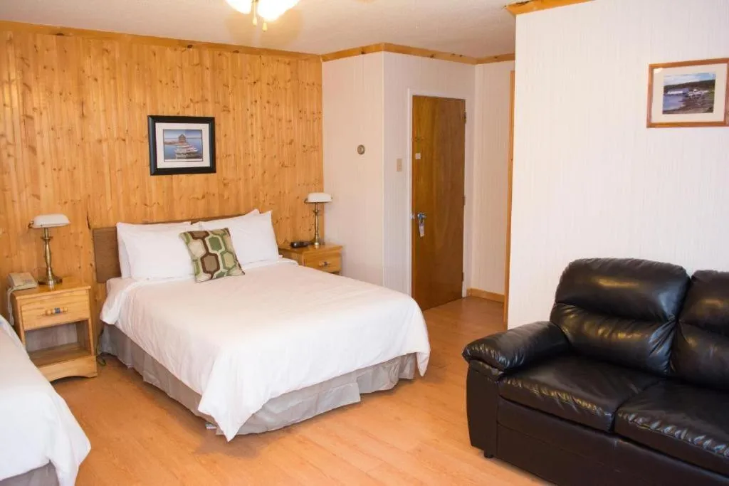 Bed in Mayflower Inn