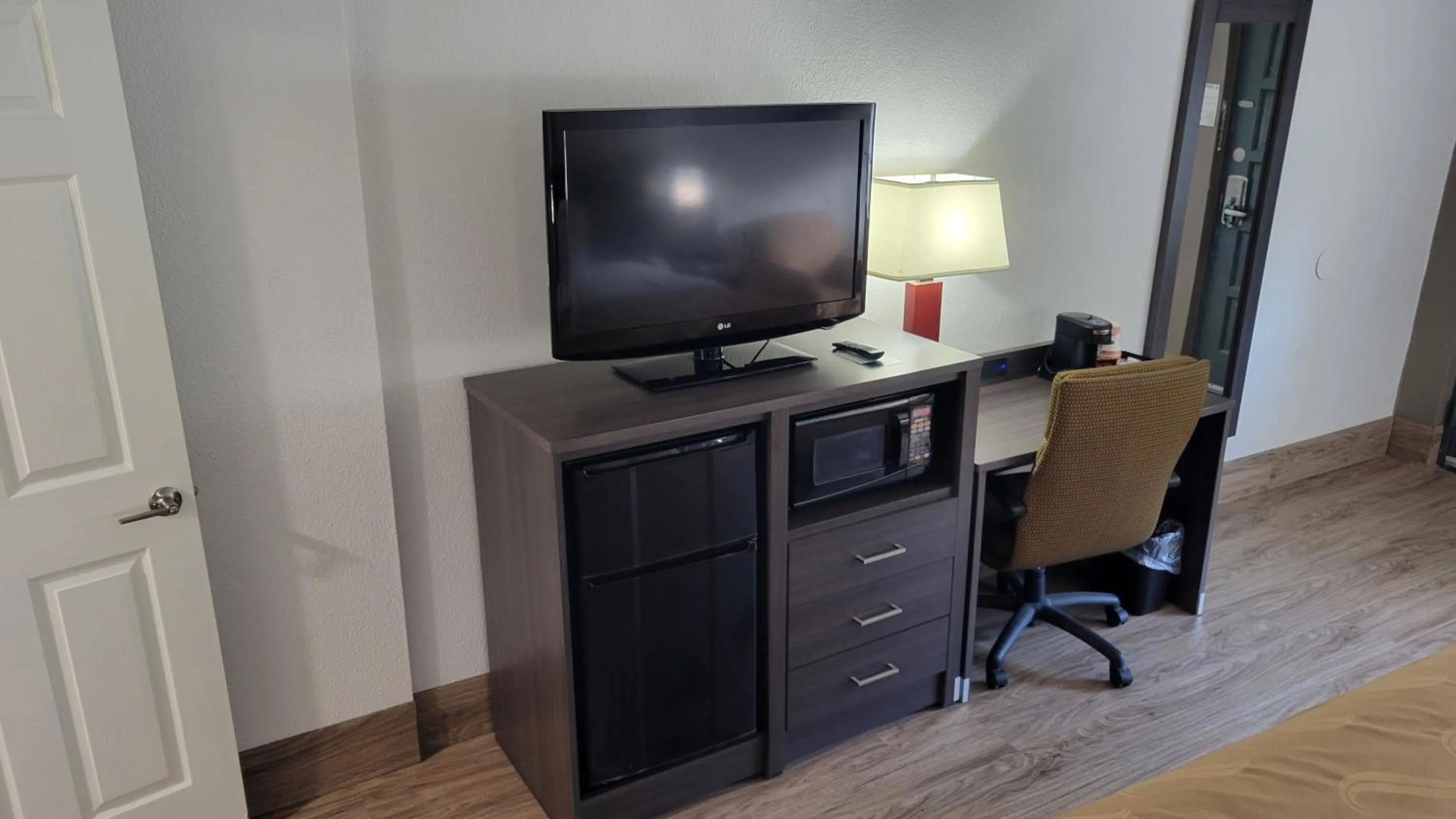 Evening entertainment in Quality Inn Forsyth near GA Public Safety Training Center