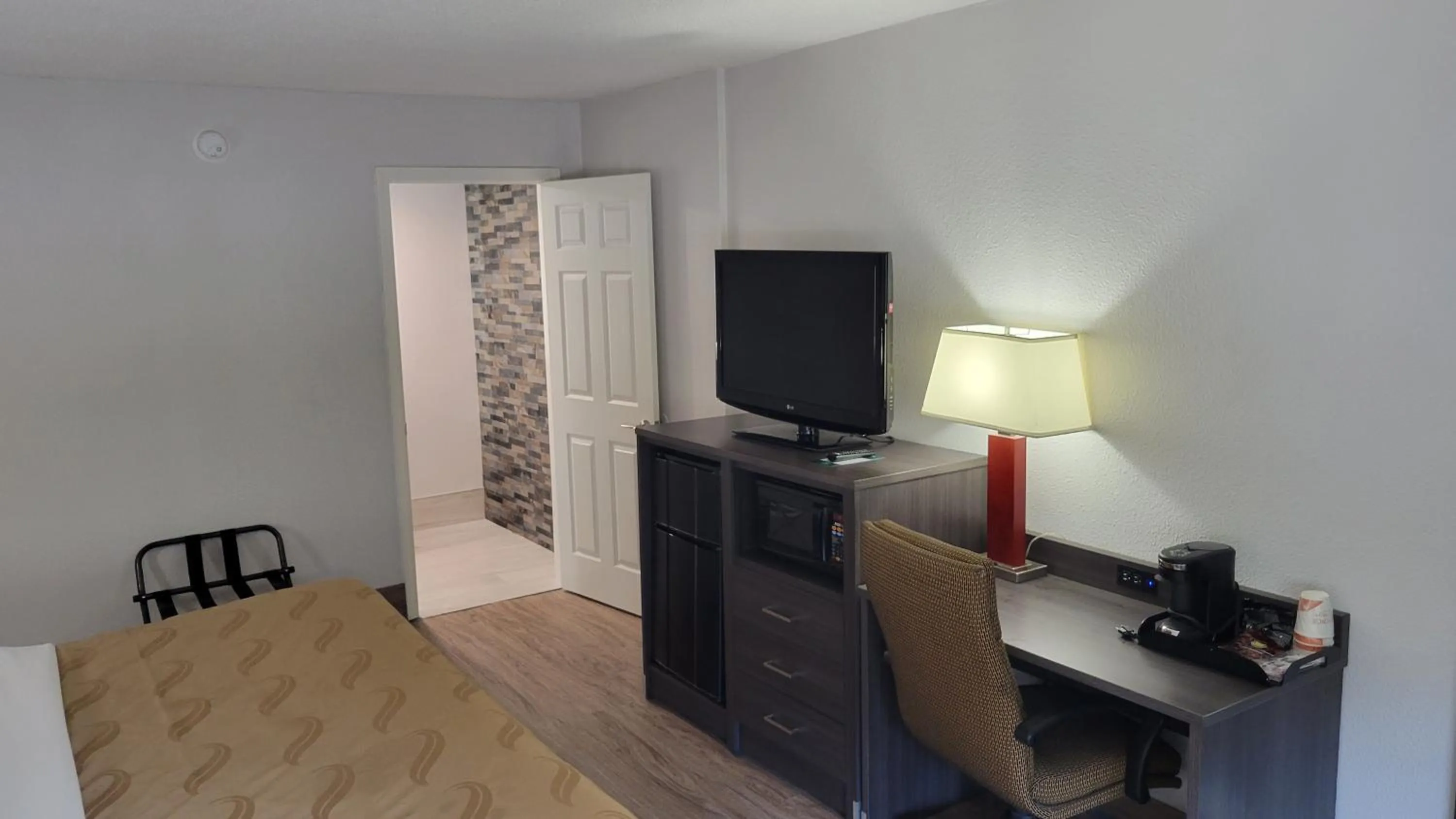 TV and multimedia in Quality Inn Forsyth near GA Public Safety Training Center