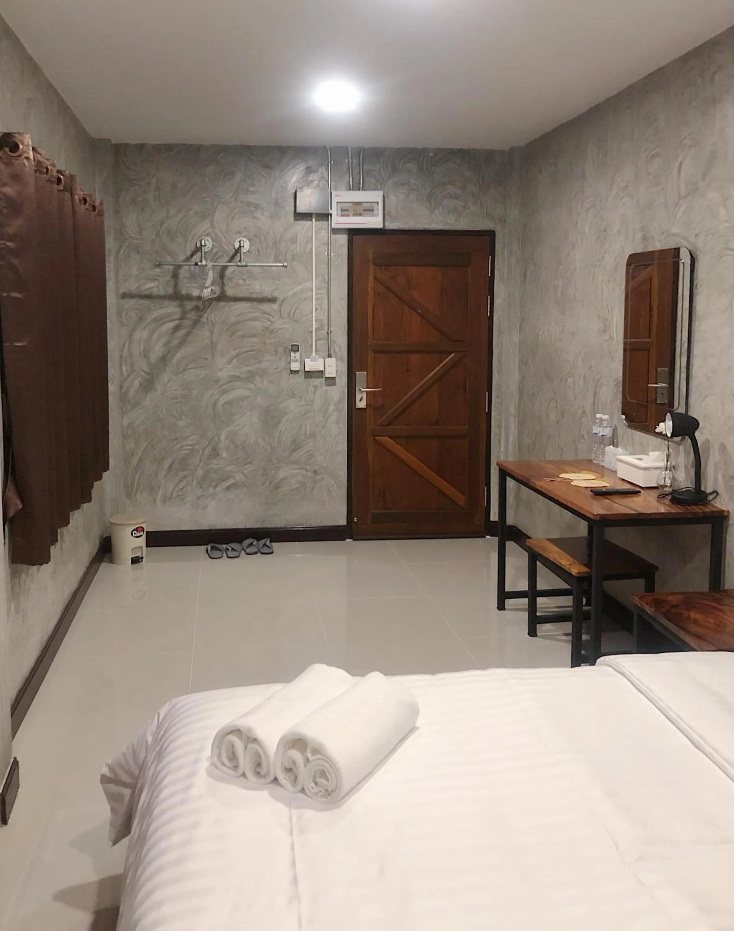 Double Room with Private Bathroom in Momento House
