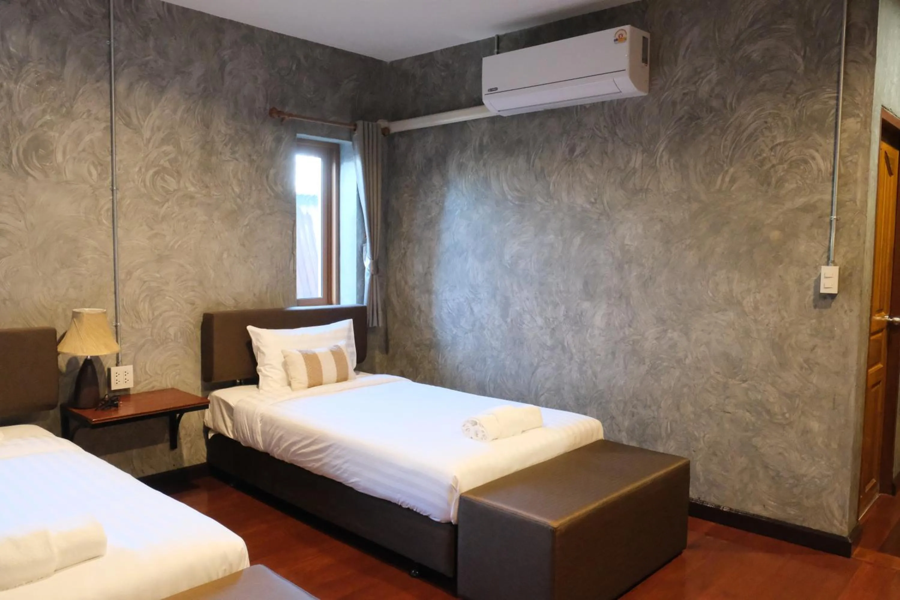 Superior Twin Room in Momento House