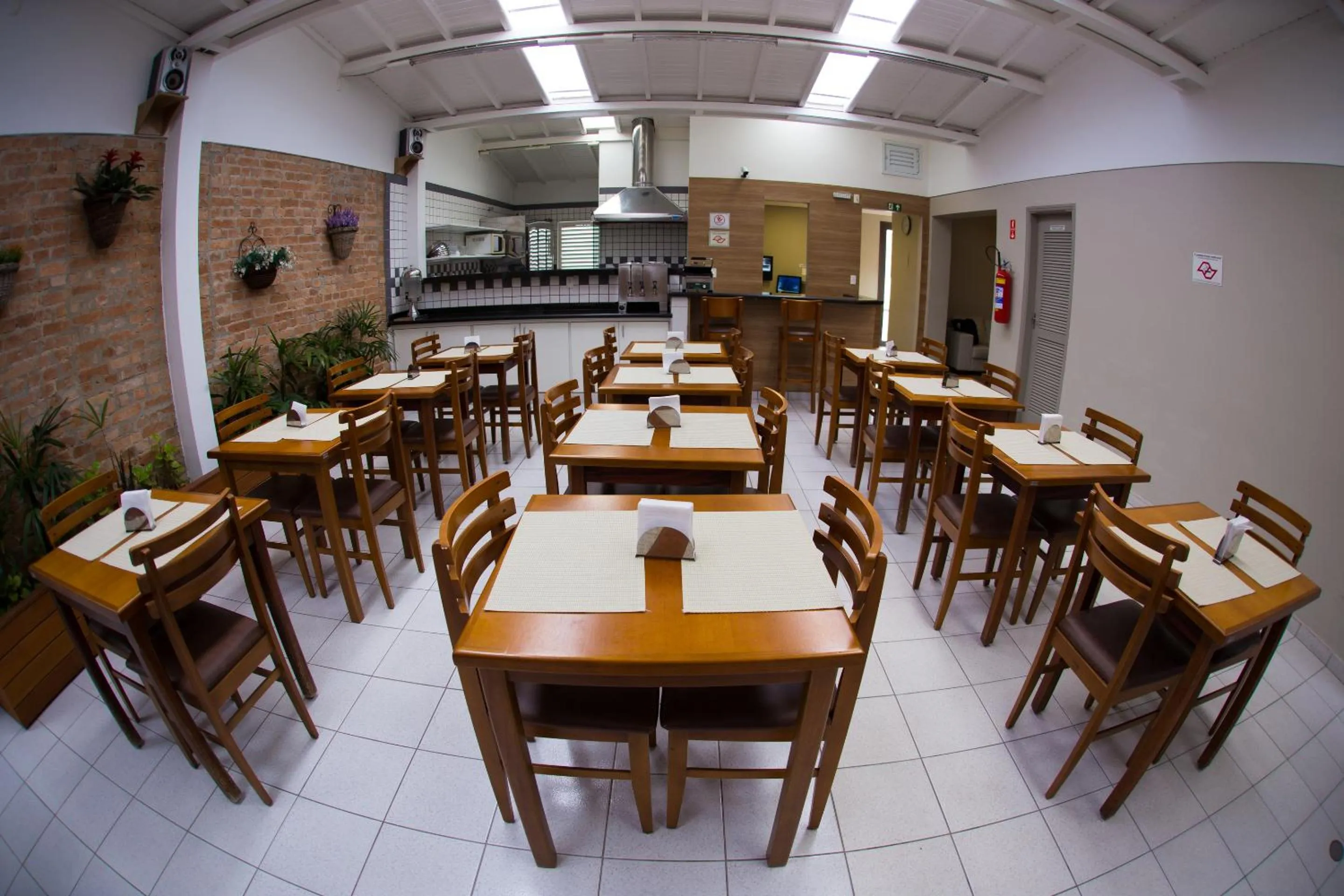 Restaurant/places to eat in Hotel Esplanada