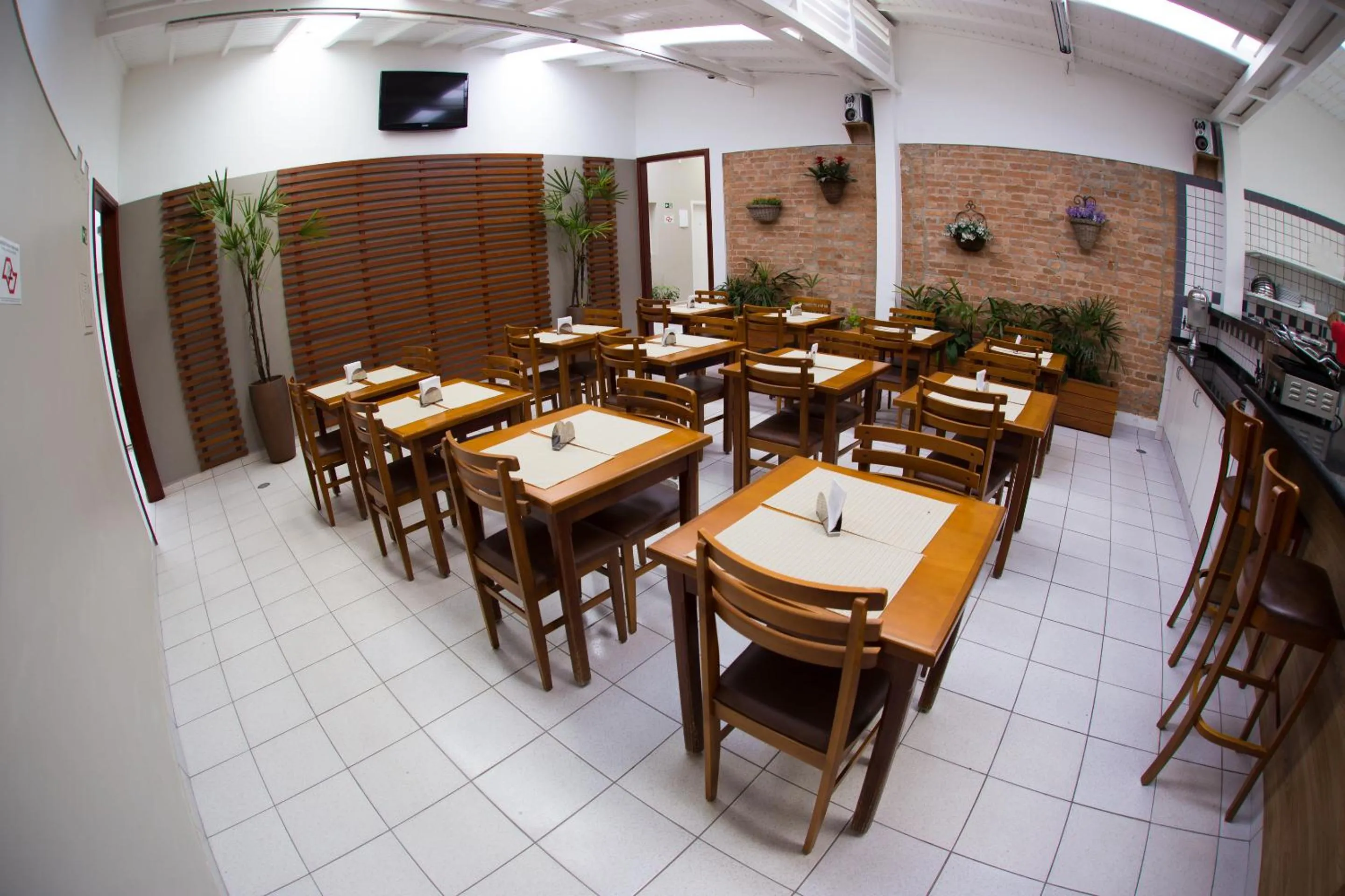 Restaurant/places to eat in Hotel Esplanada