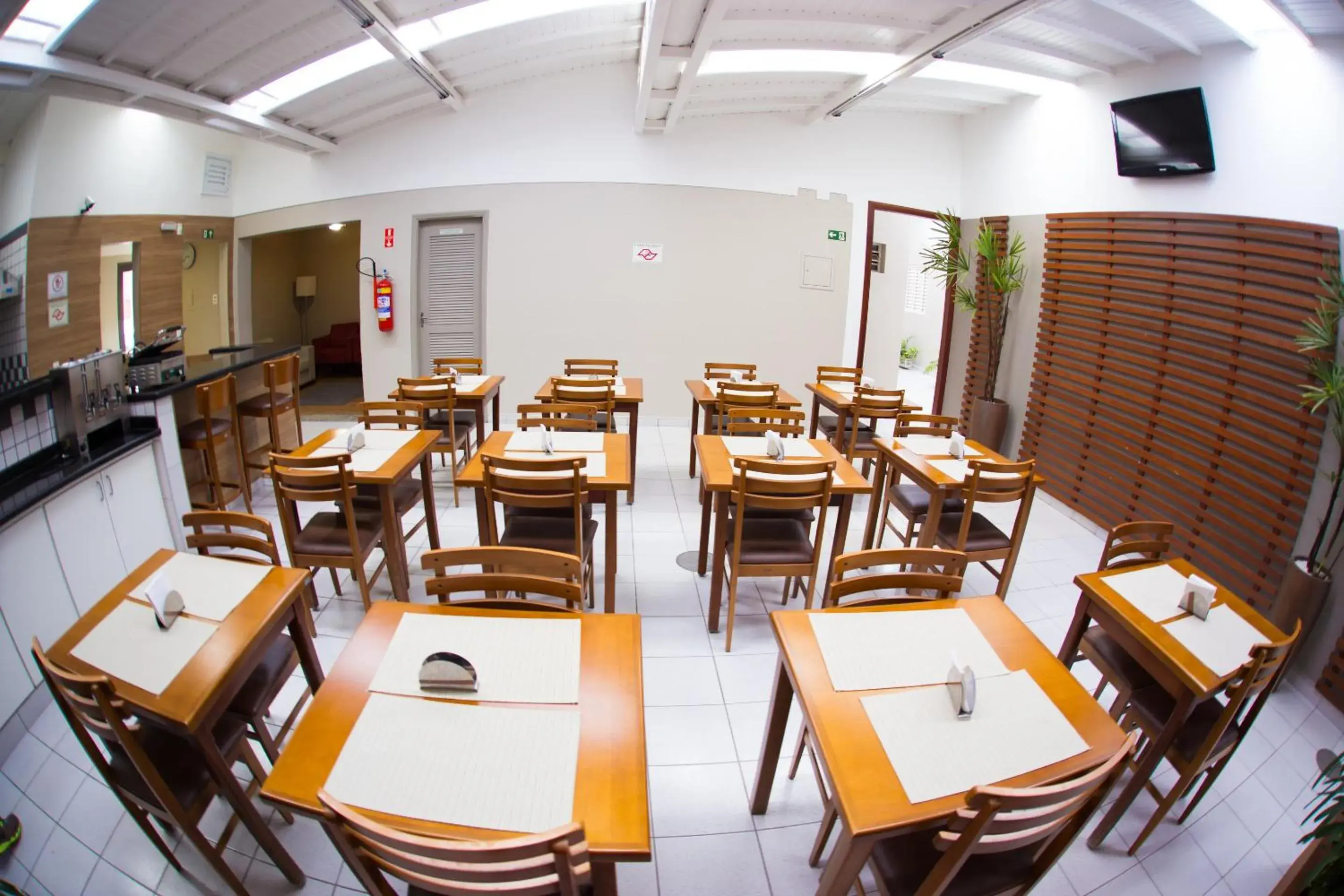 Restaurant/places to eat in Hotel Esplanada Restaurant/places to eat in Hotel Esplanada