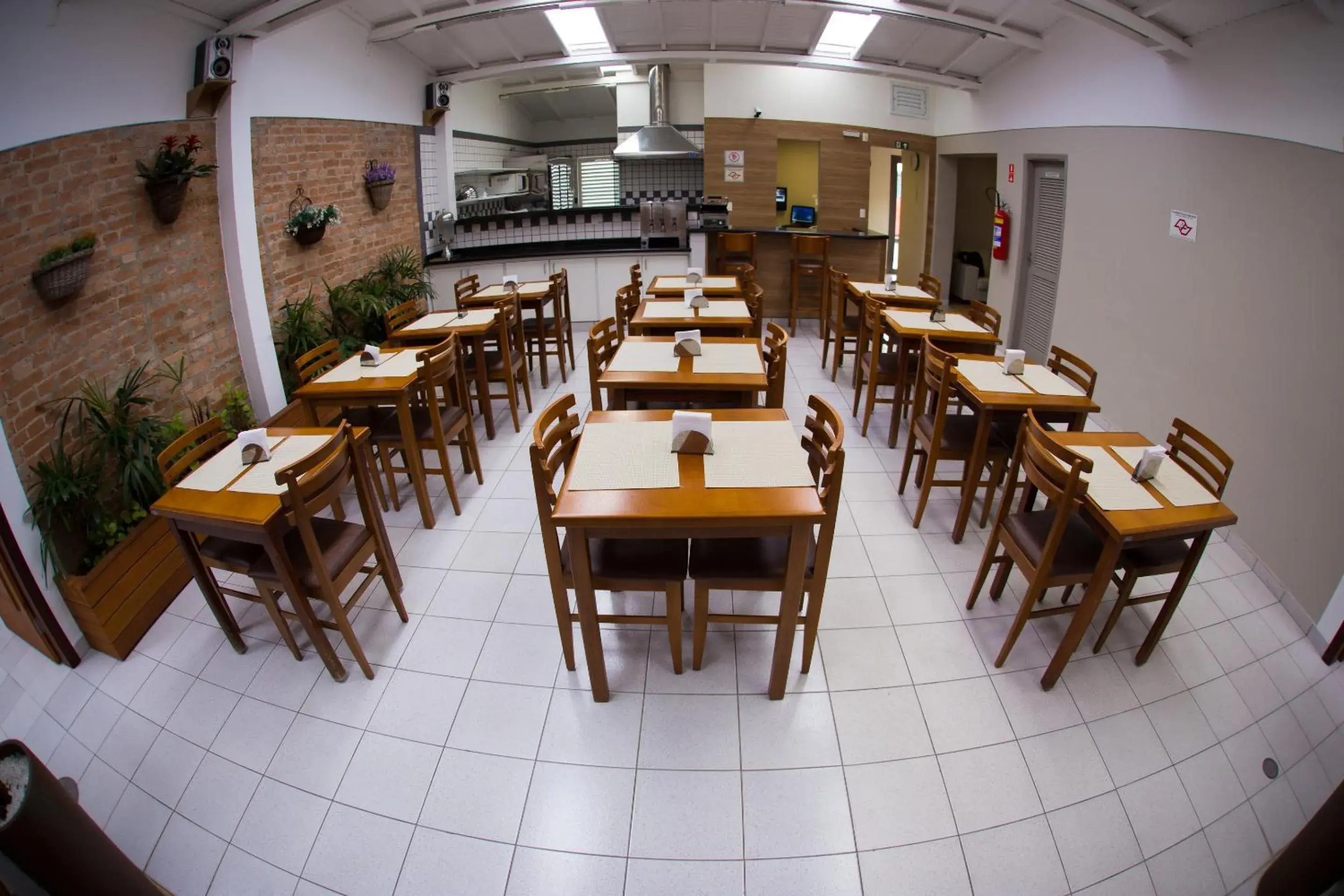 Restaurant/places to eat in Hotel Esplanada Restaurant/places to eat in Hotel Esplanada