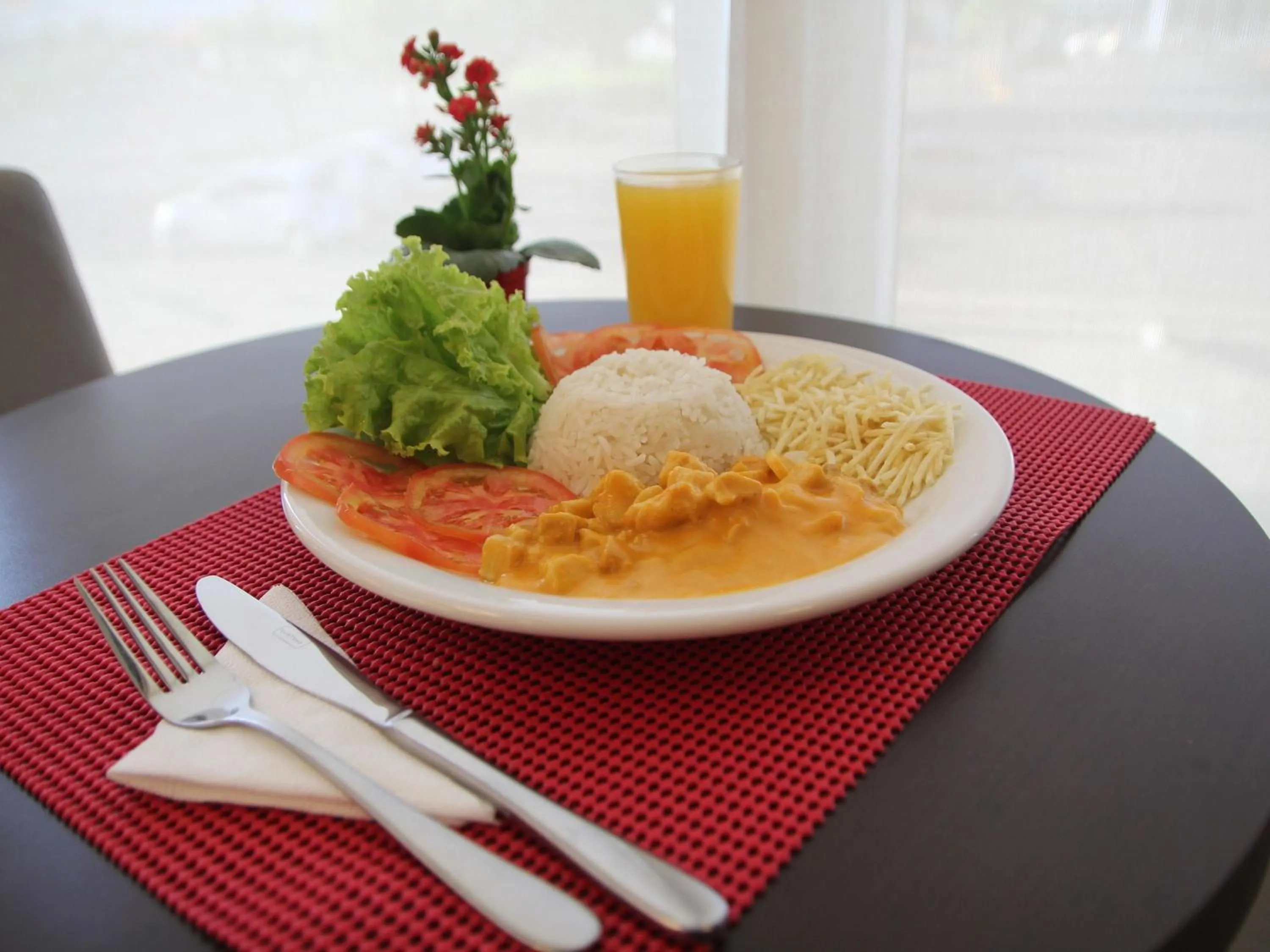 Lounge or bar in ibis Montes Claros Shopping