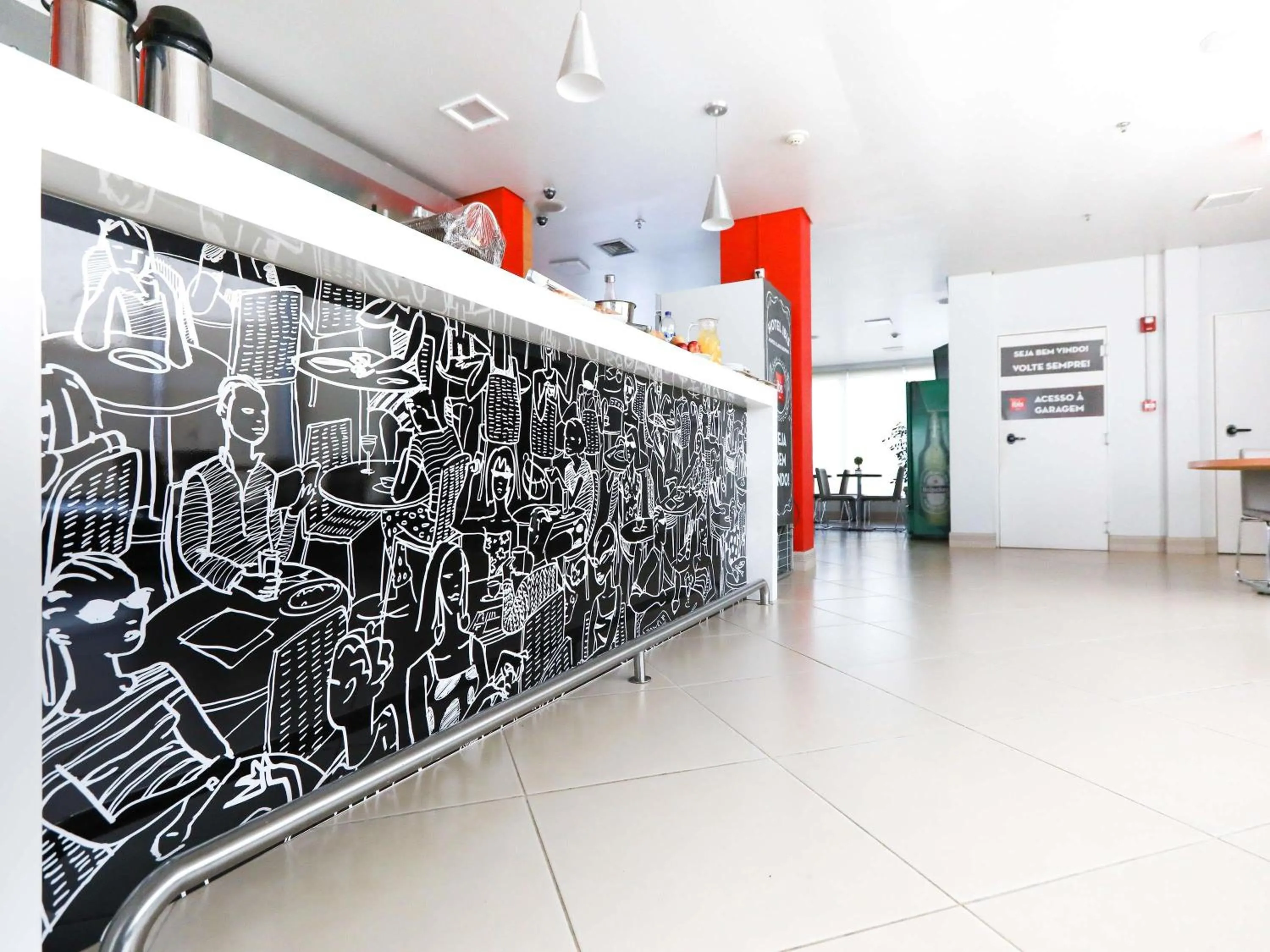 Lounge or bar in ibis Montes Claros Shopping