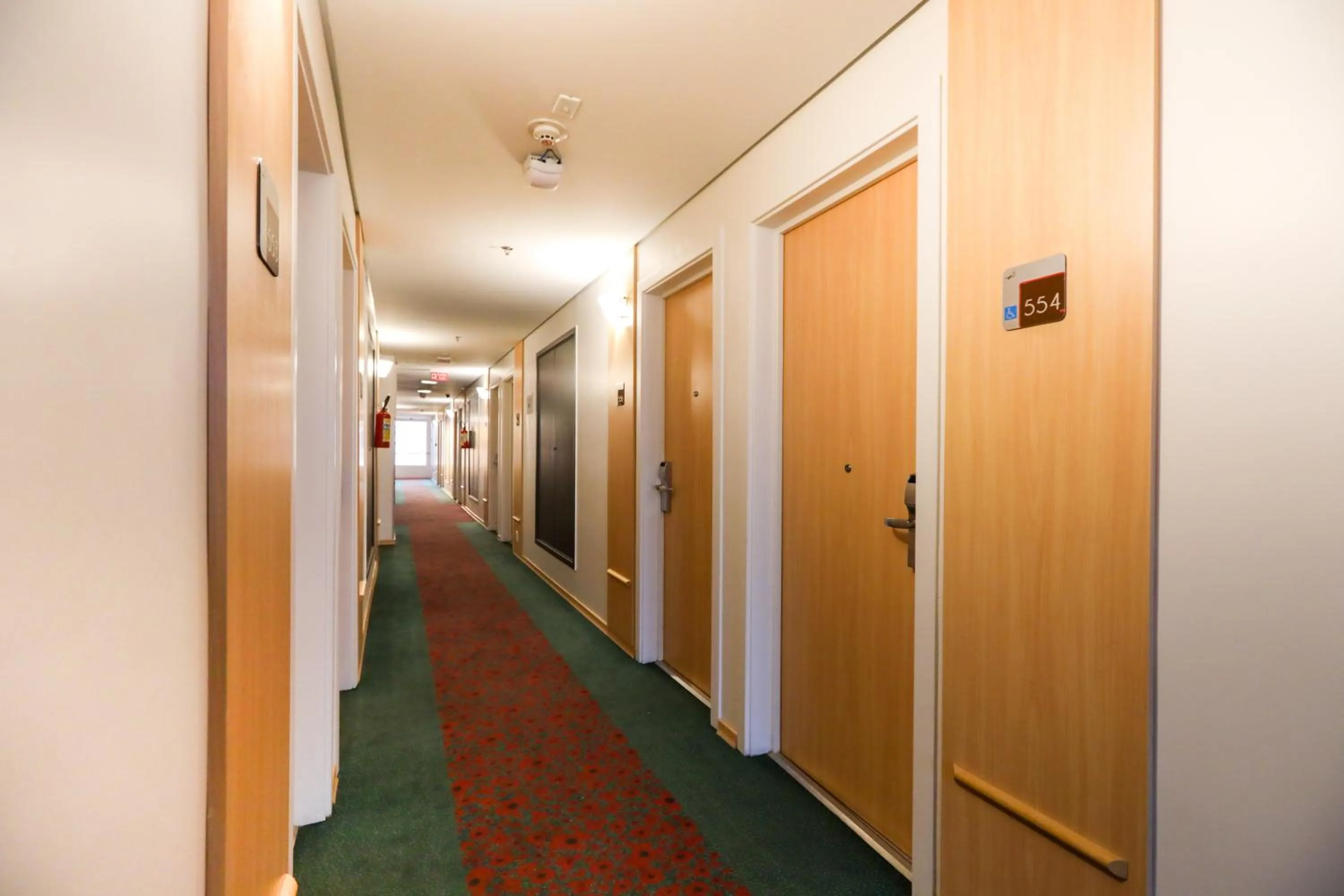 elevator in ibis Montes Claros Shopping