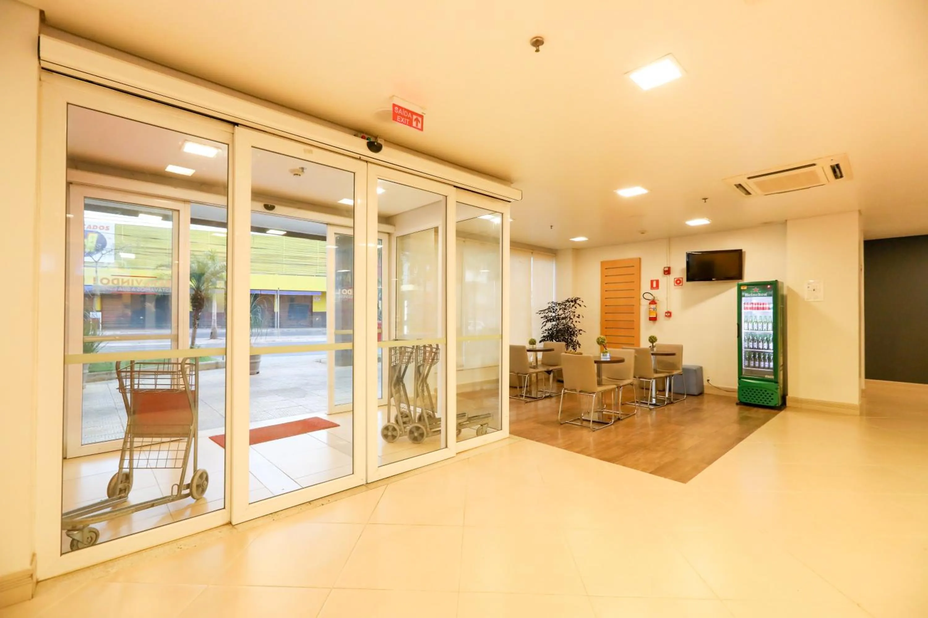 Lobby or reception in ibis Montes Claros Shopping