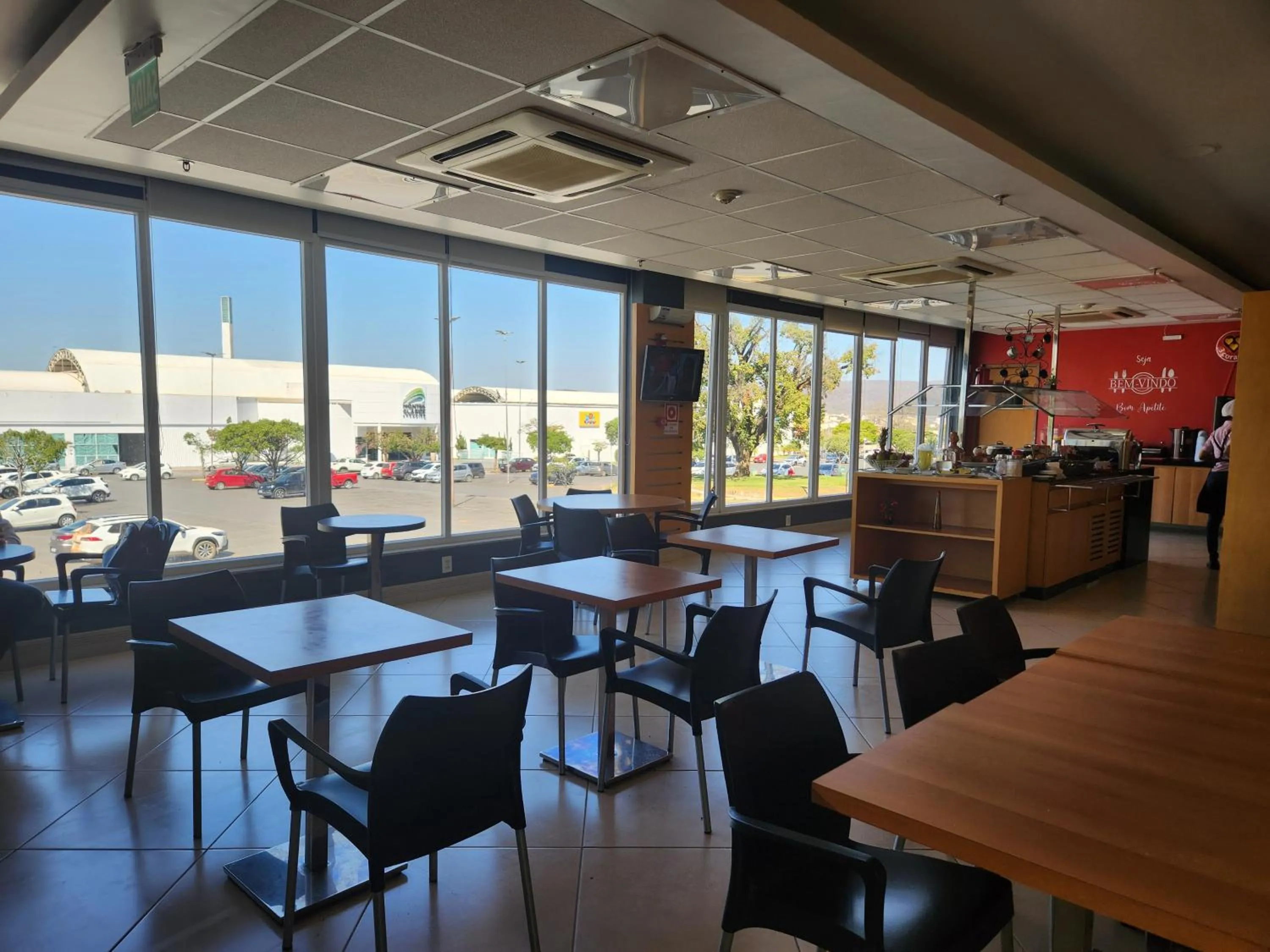 Restaurant/places to eat in ibis Montes Claros Shopping