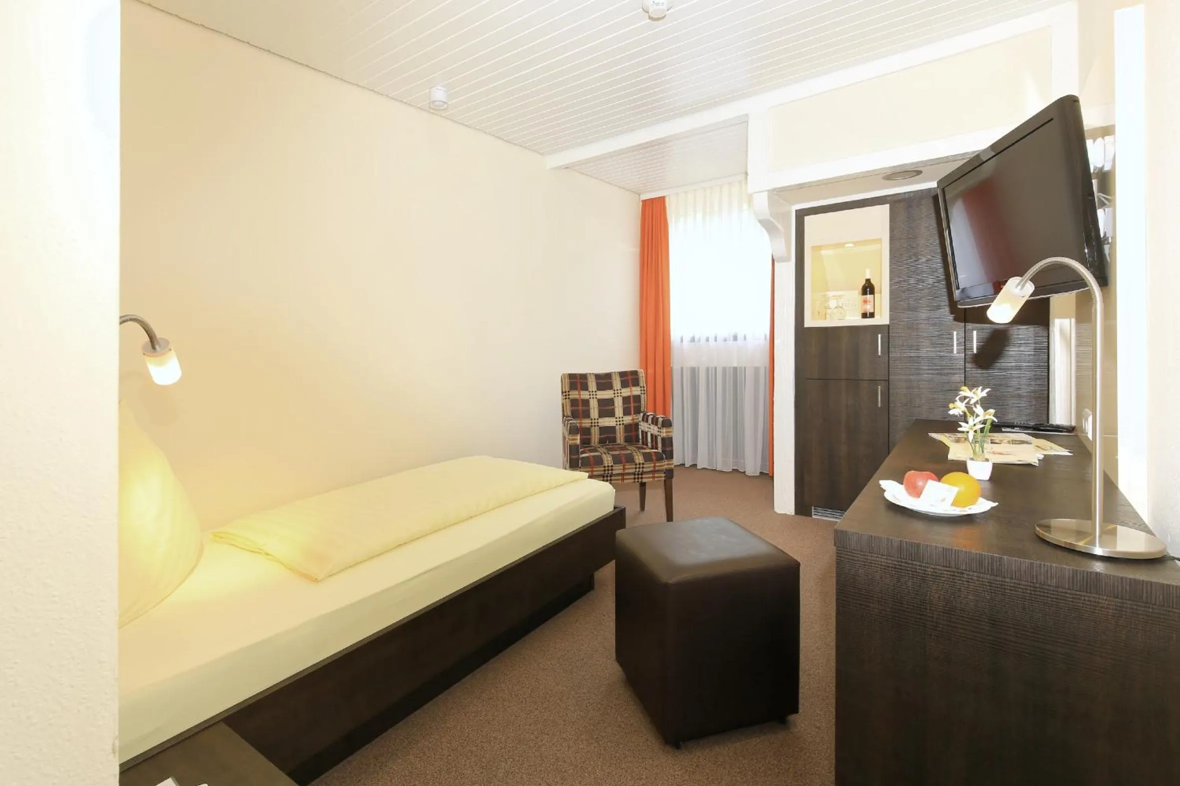 TV and multimedia, Bed in Hotel Hirschen