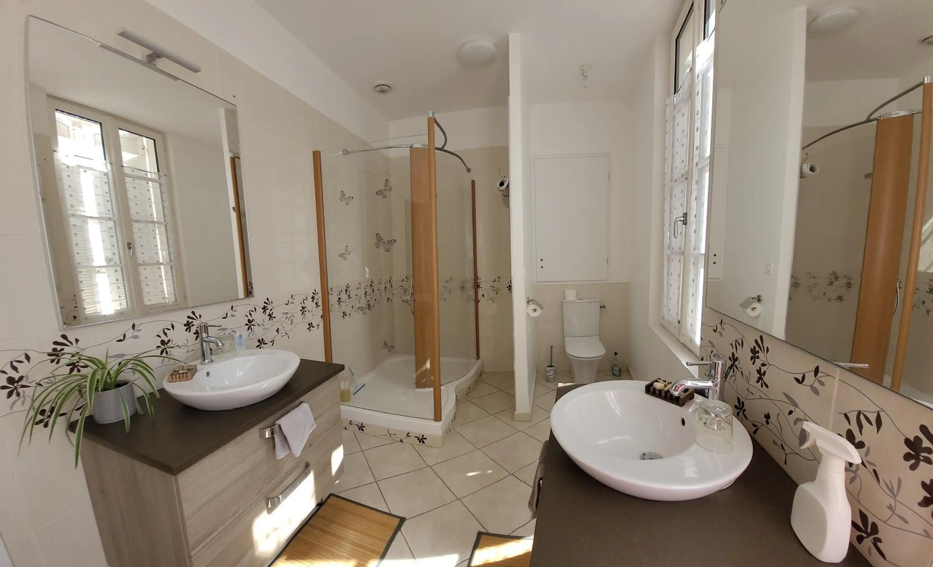 Bathroom in La Belle Etoile