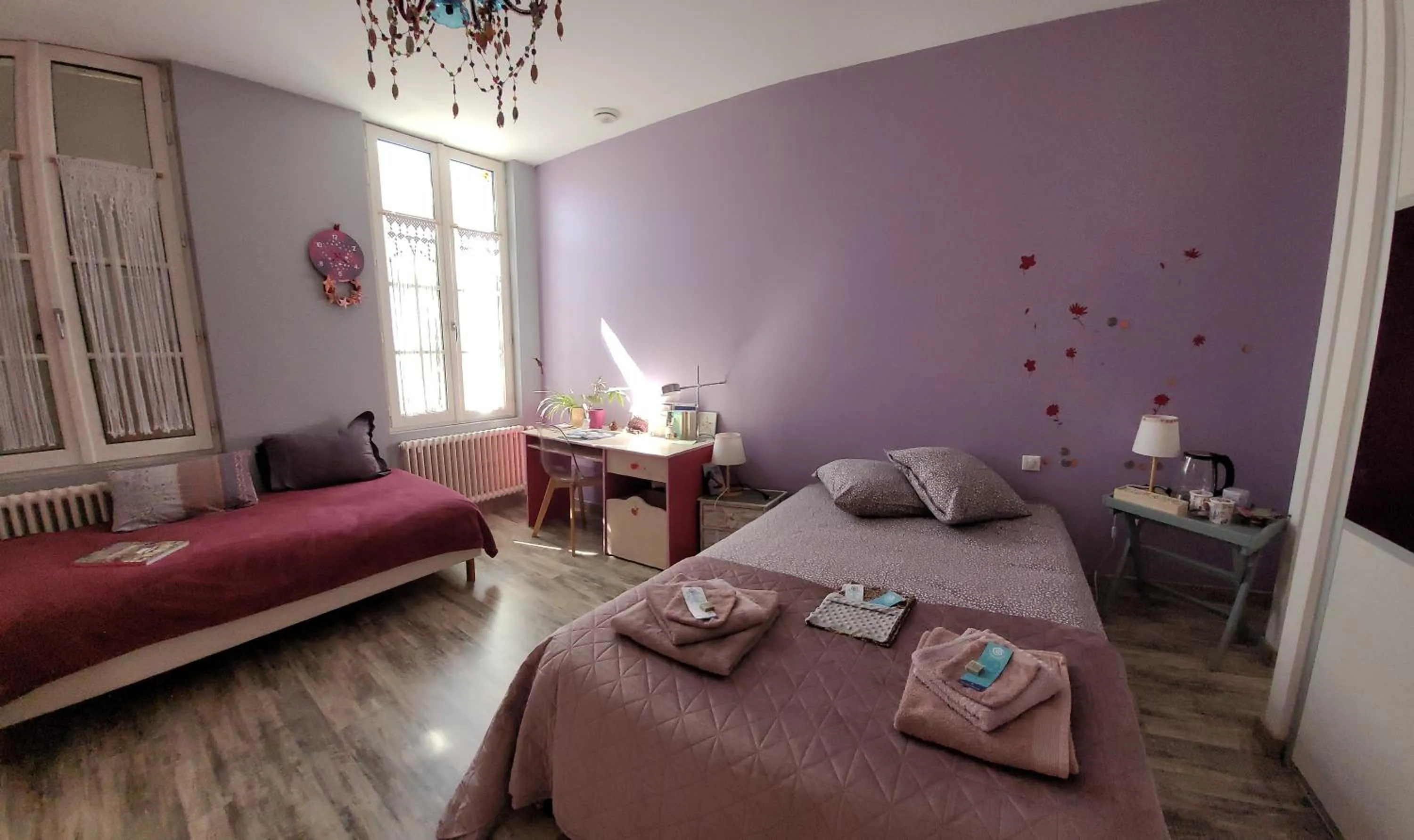 Property building, Bed in La Belle Etoile