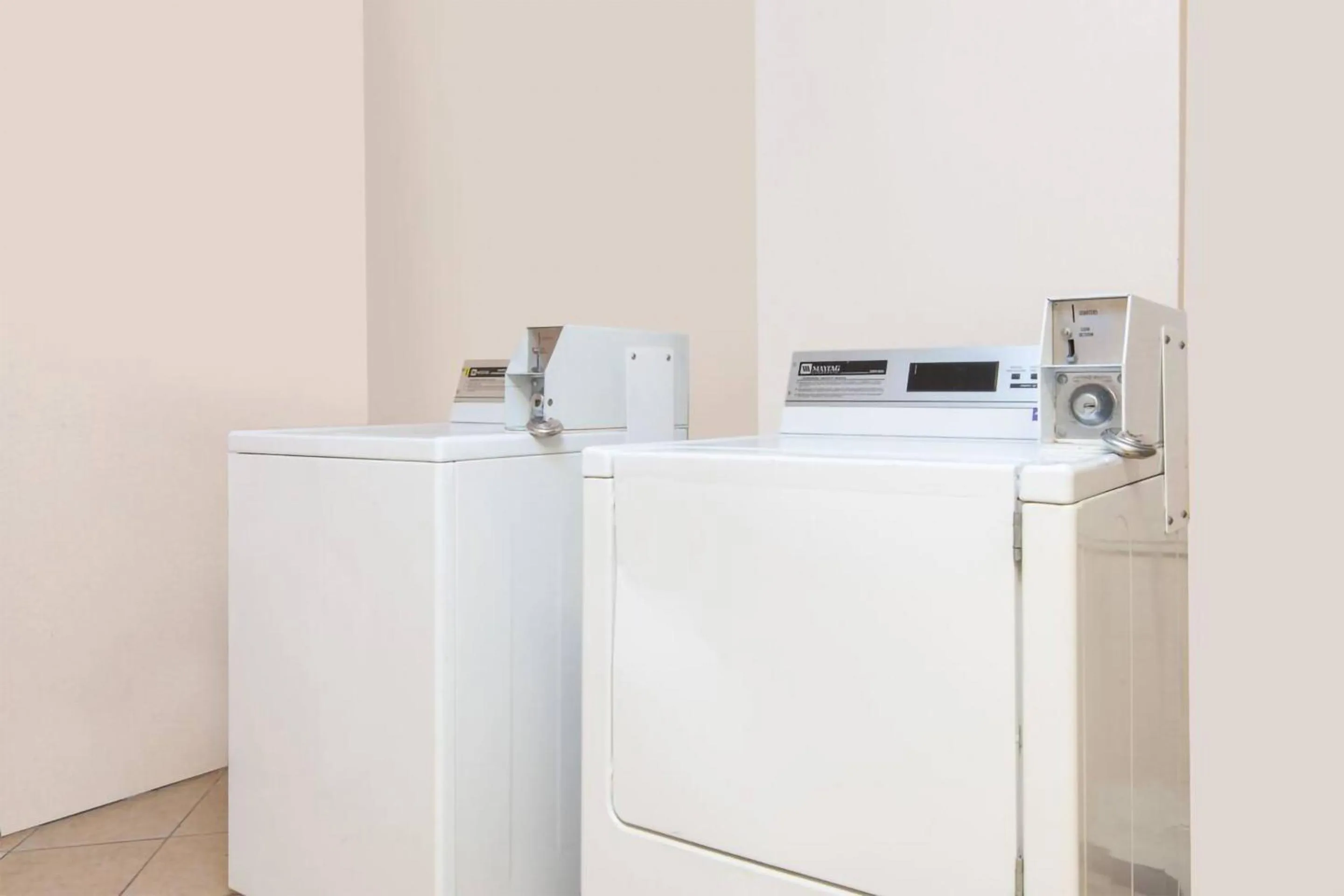 Area and facilities in Blue Way Inn & Suites Wichita East