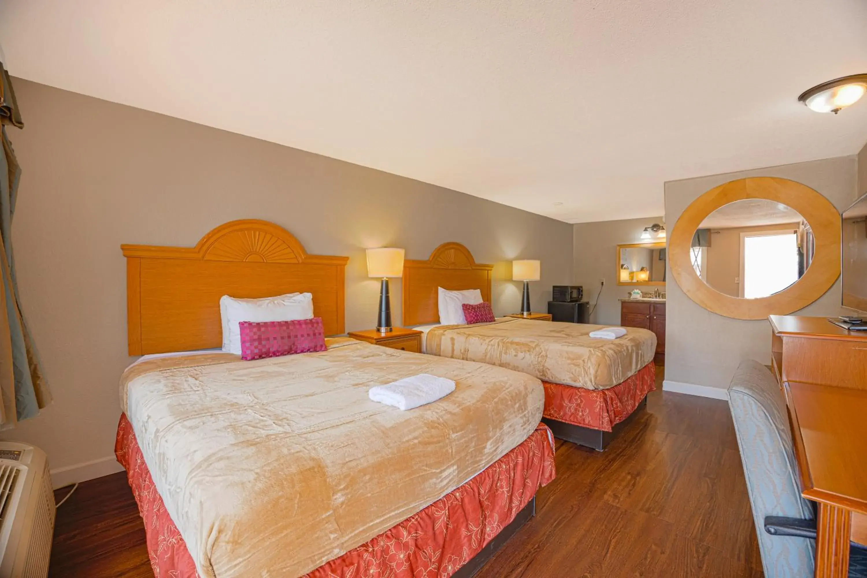 2 Full Beds Non-Smoking in Liberty Garden Inn by OYO Kissimmee near Disney World 2 Full Beds Non-Smoking in Liberty Garden Inn by OYO Kissimmee near Disney World