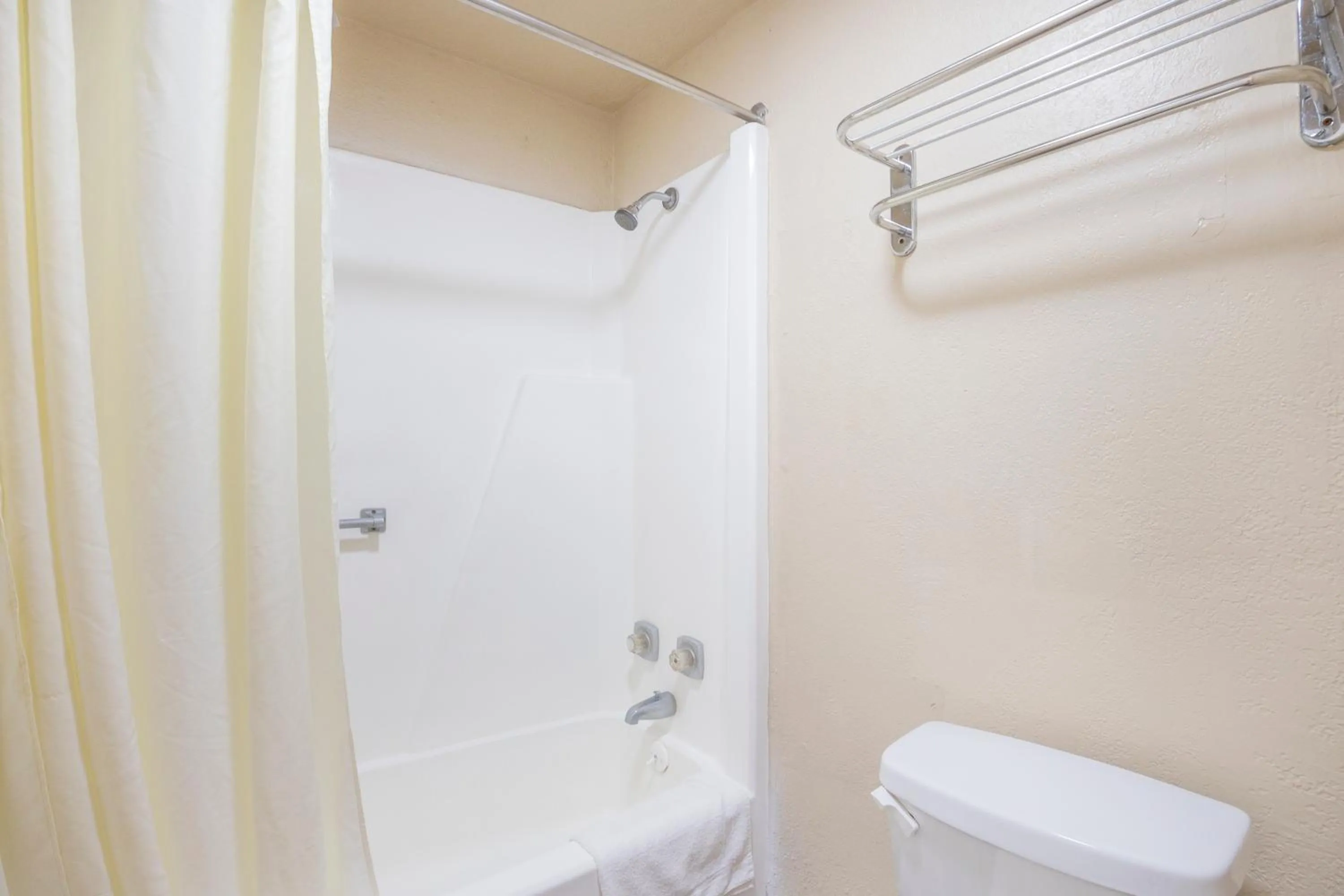 Bathroom in Liberty Garden Inn by OYO Kissimmee near Disney World