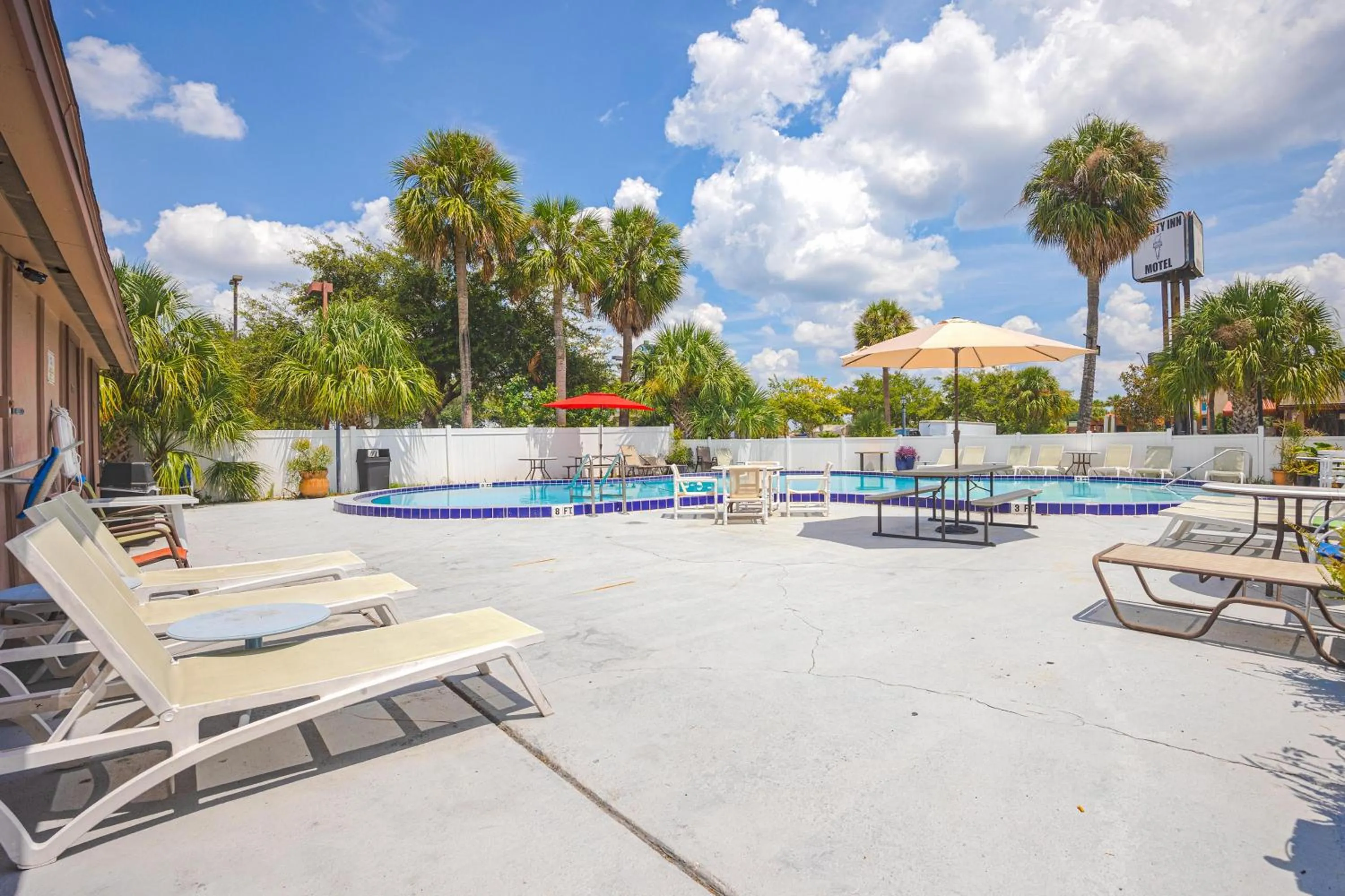 Swimming pool in Liberty Garden Inn by OYO Kissimmee near Disney World