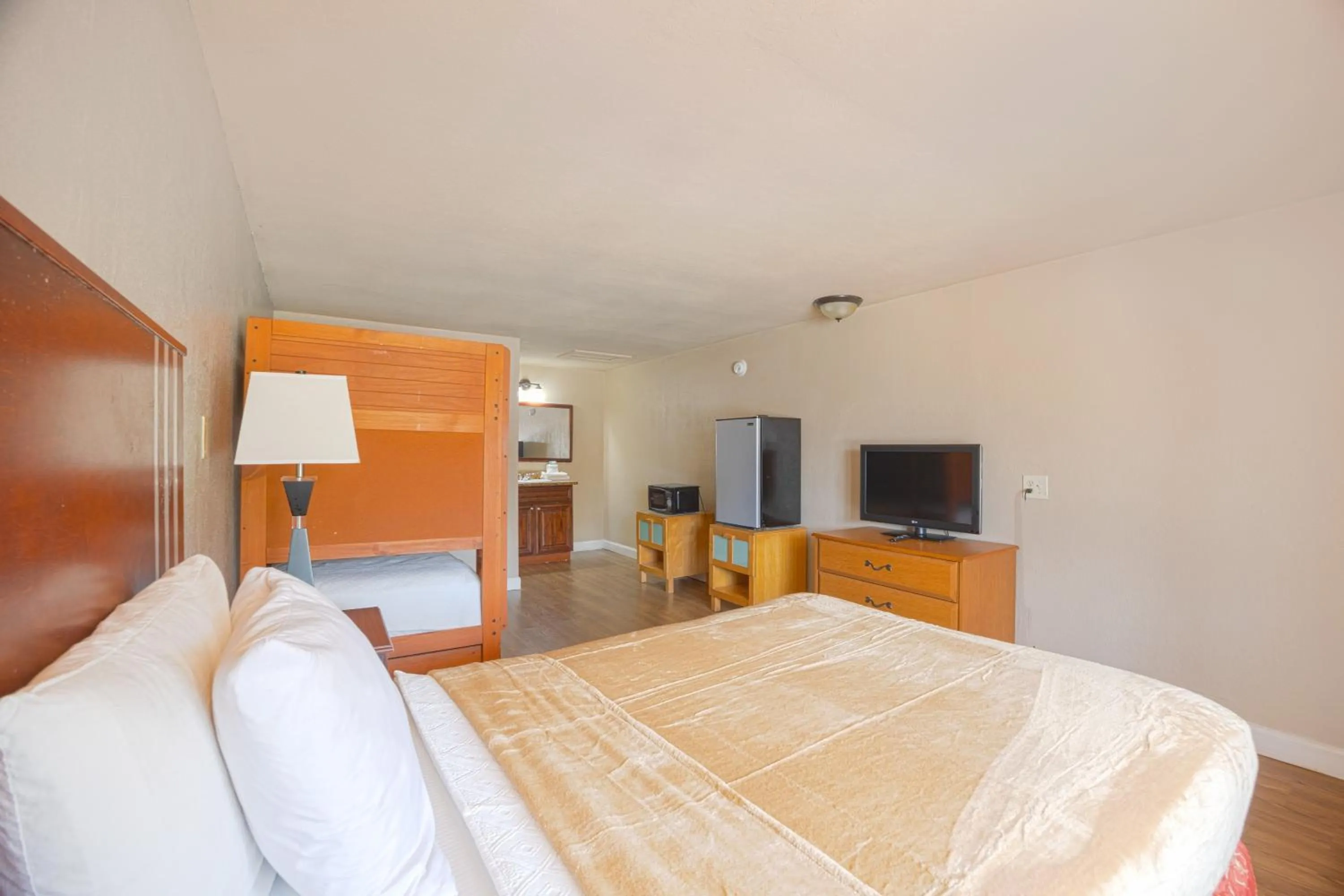 Bedroom, Bed in Liberty Garden Inn by OYO Kissimmee near Disney World