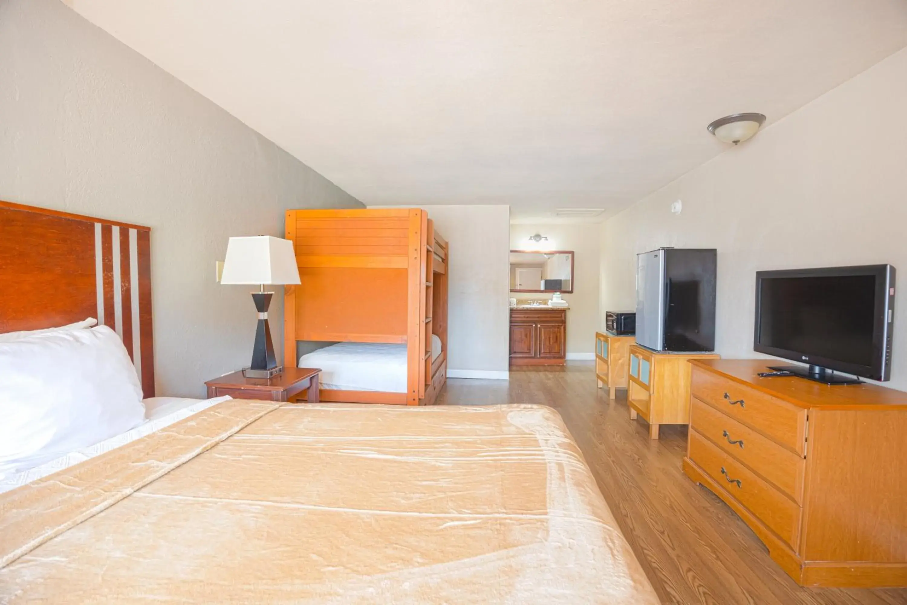 Bedroom, Bed in Liberty Garden Inn by OYO Kissimmee near Disney World Bedroom, Bed in Liberty Garden Inn by OYO Kissimmee near Disney World