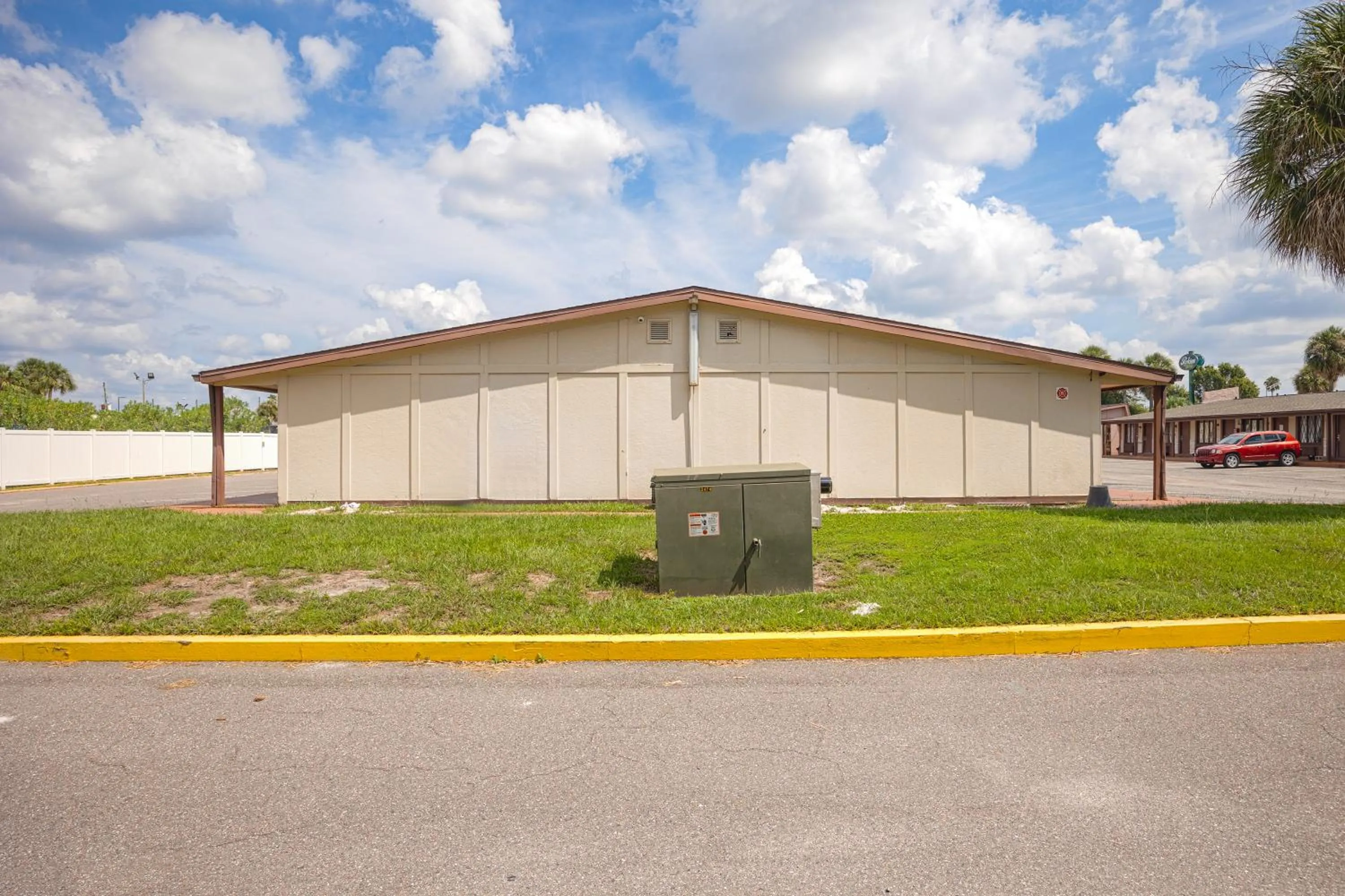 Property building in Liberty Garden Inn by OYO Kissimmee near Disney World