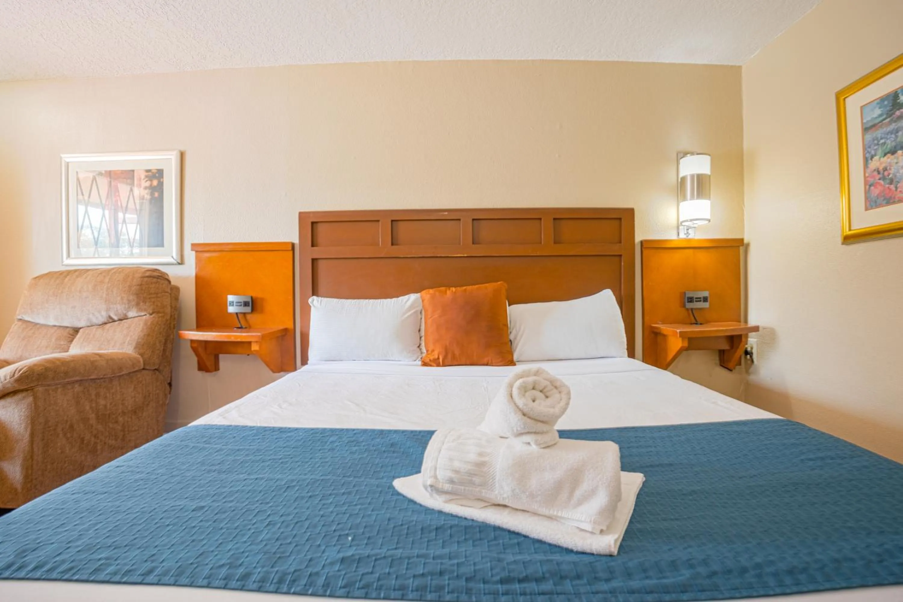 Bedroom, Bed in Liberty Garden Inn by OYO Kissimmee near Disney World