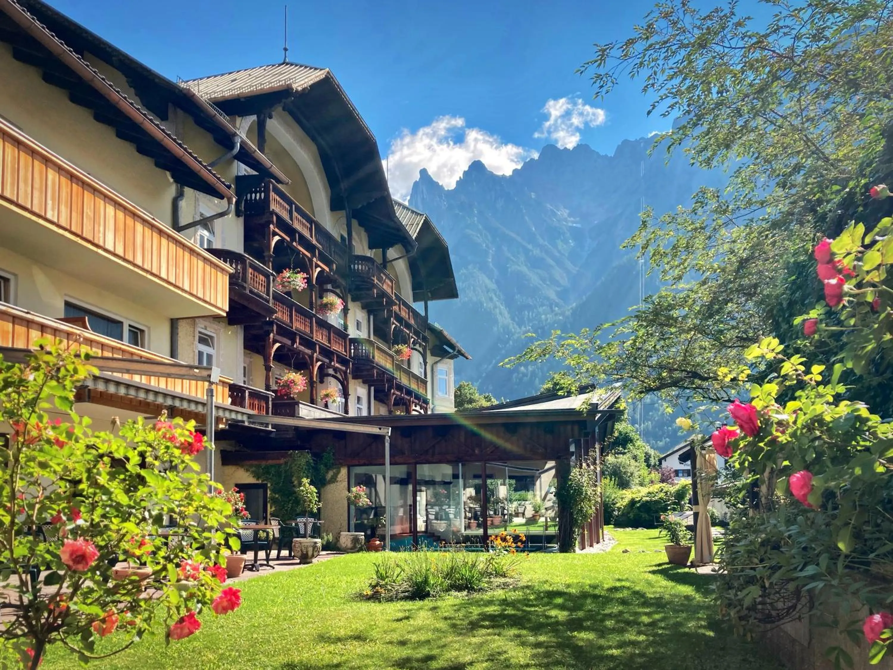 Property building in Post-Hotel