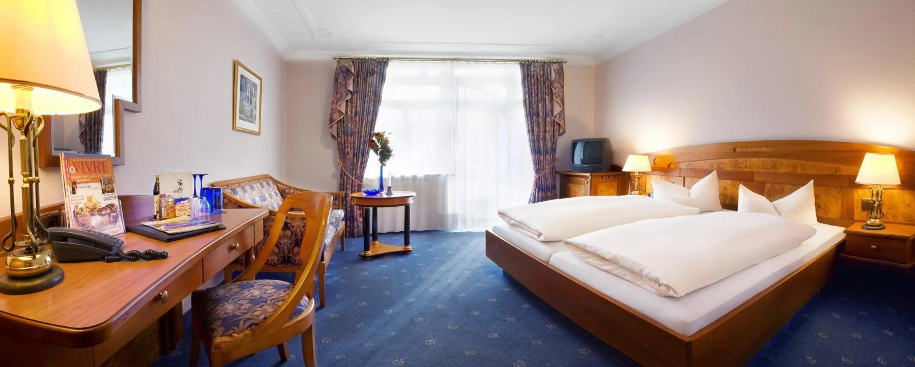 Photo of the whole room, Bed in Post-Hotel