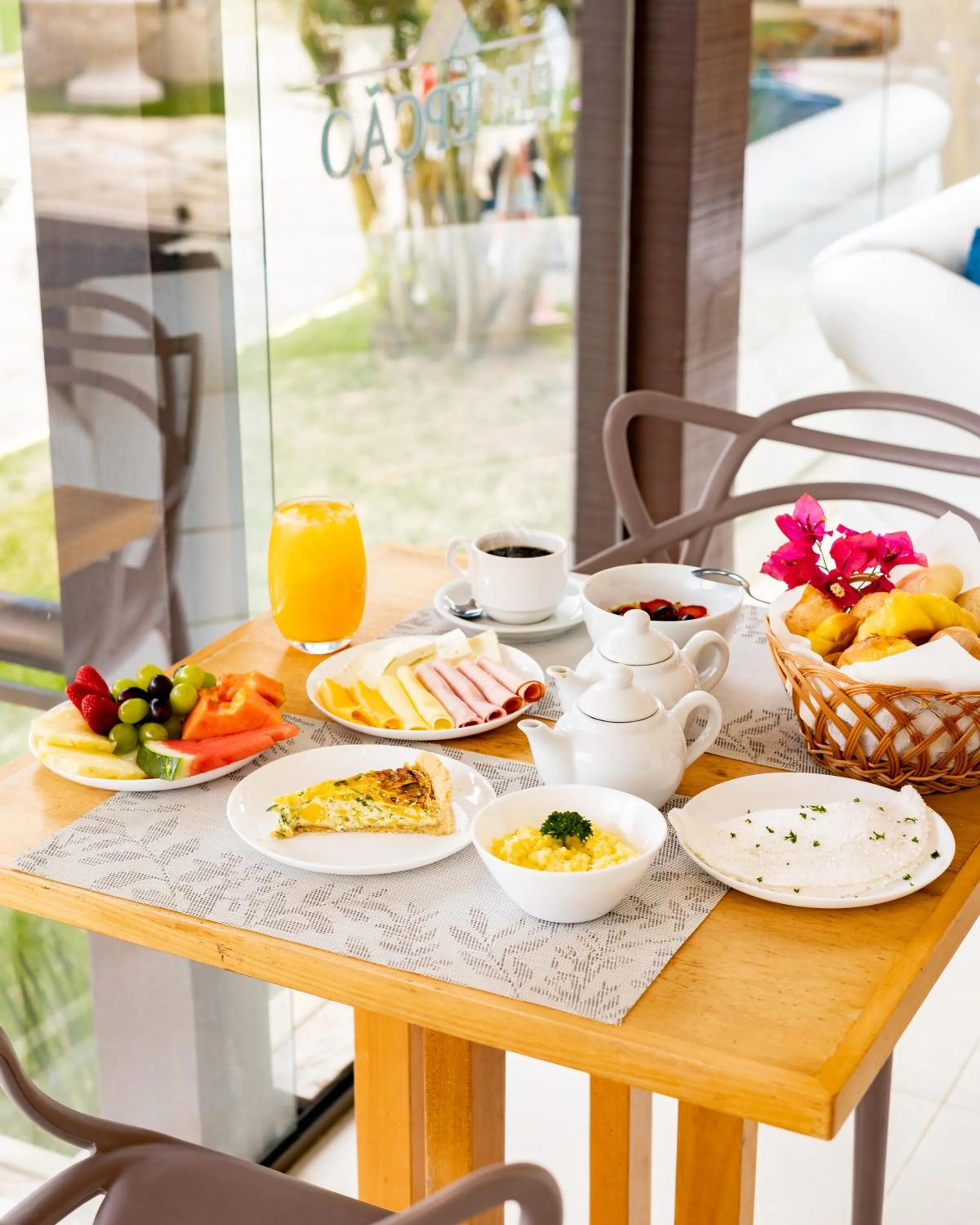 Food and drinks in Le Village Boutique Hotel