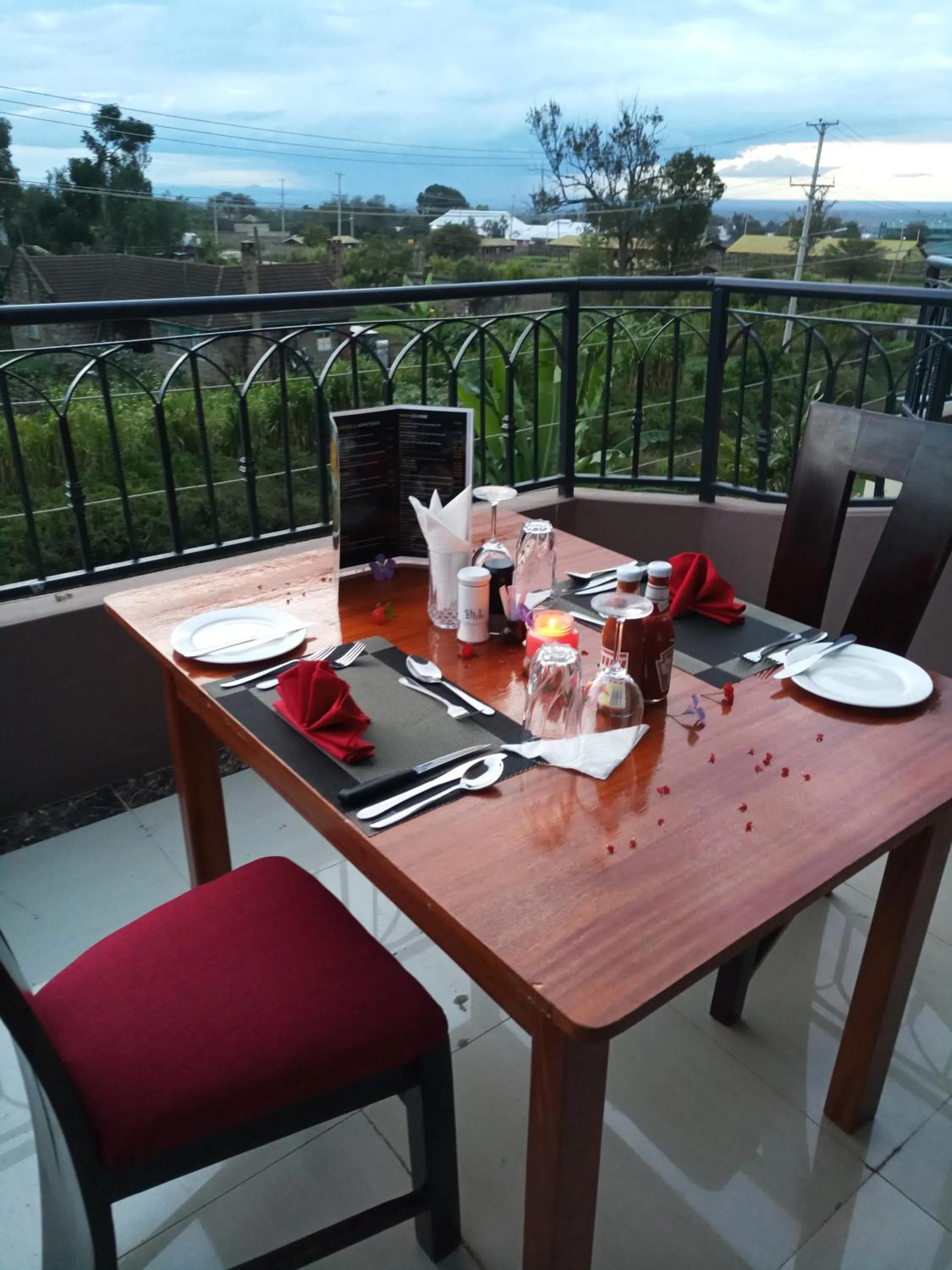 Restaurant/places to eat in HOTEL TAJI