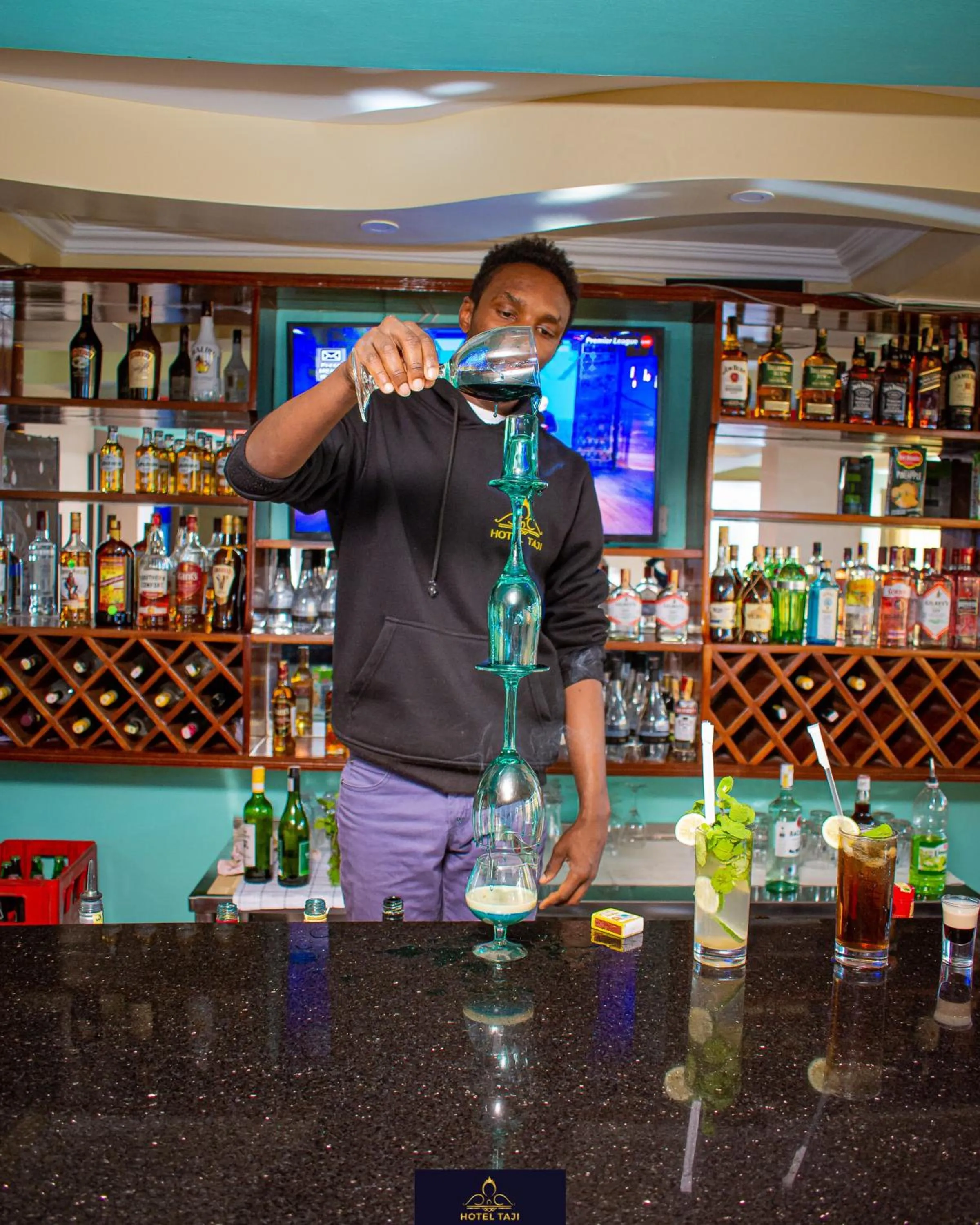 Restaurant/places to eat in HOTEL TAJI