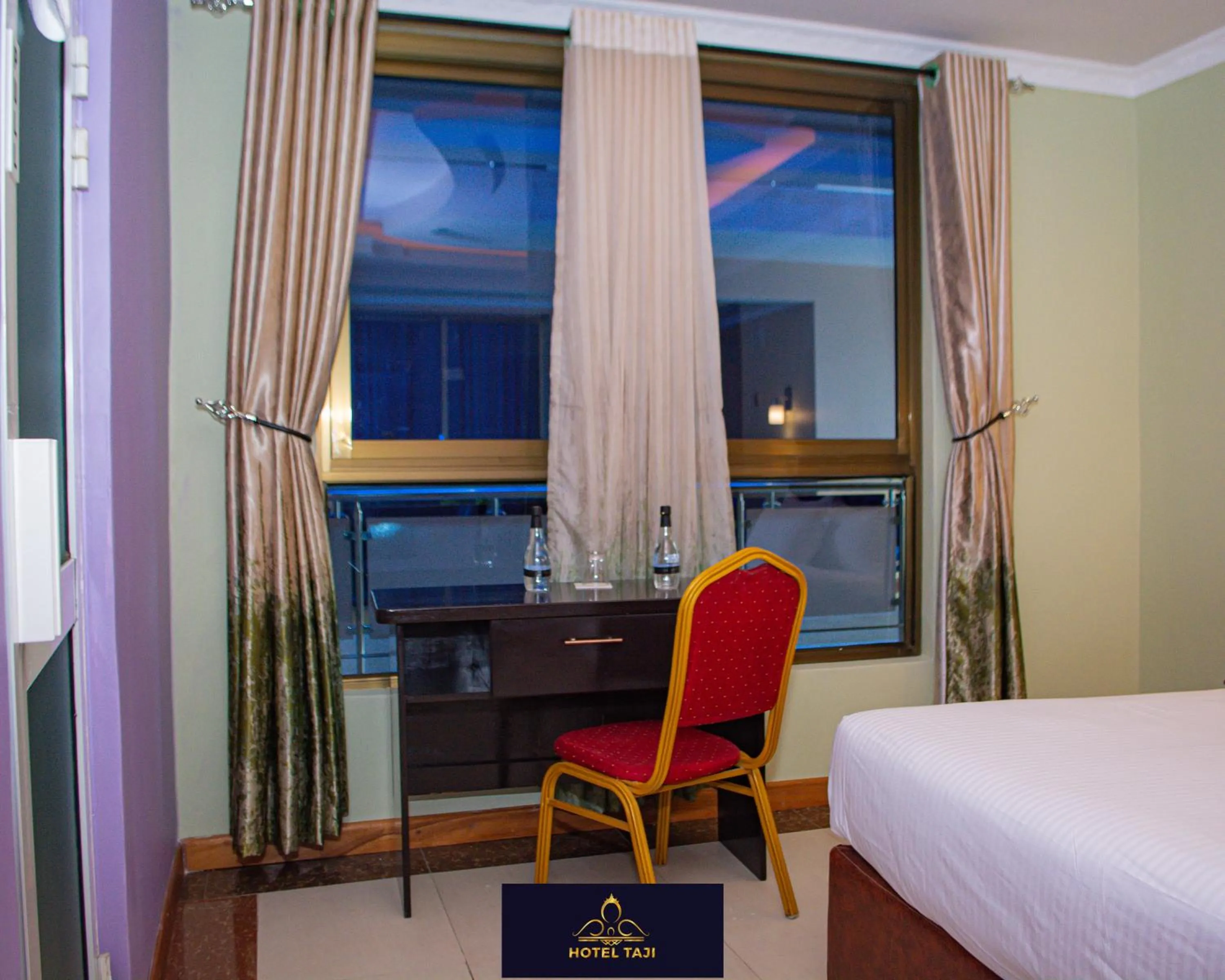 Bedroom, Bed in HOTEL TAJI