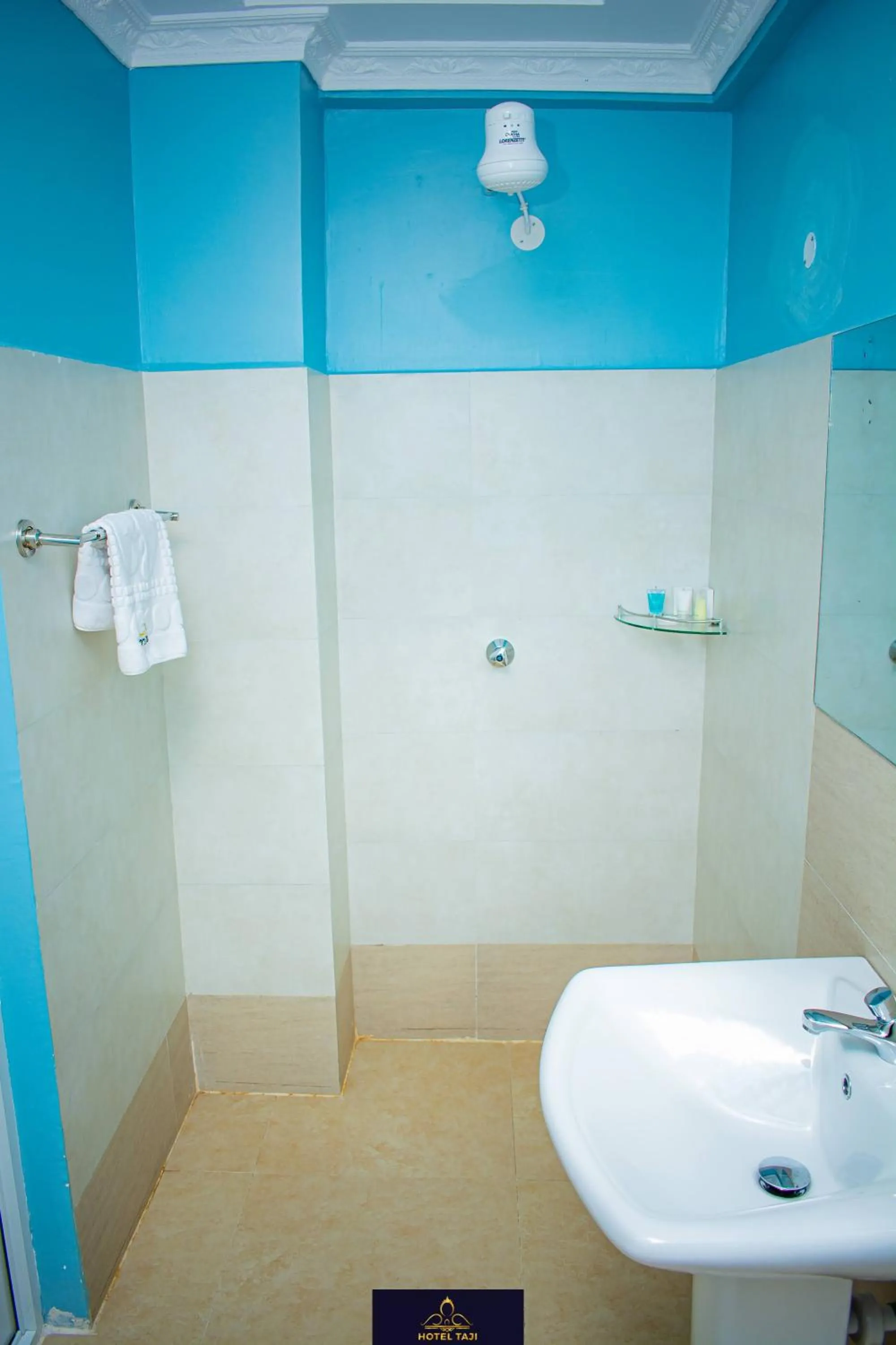 Bathroom in HOTEL TAJI