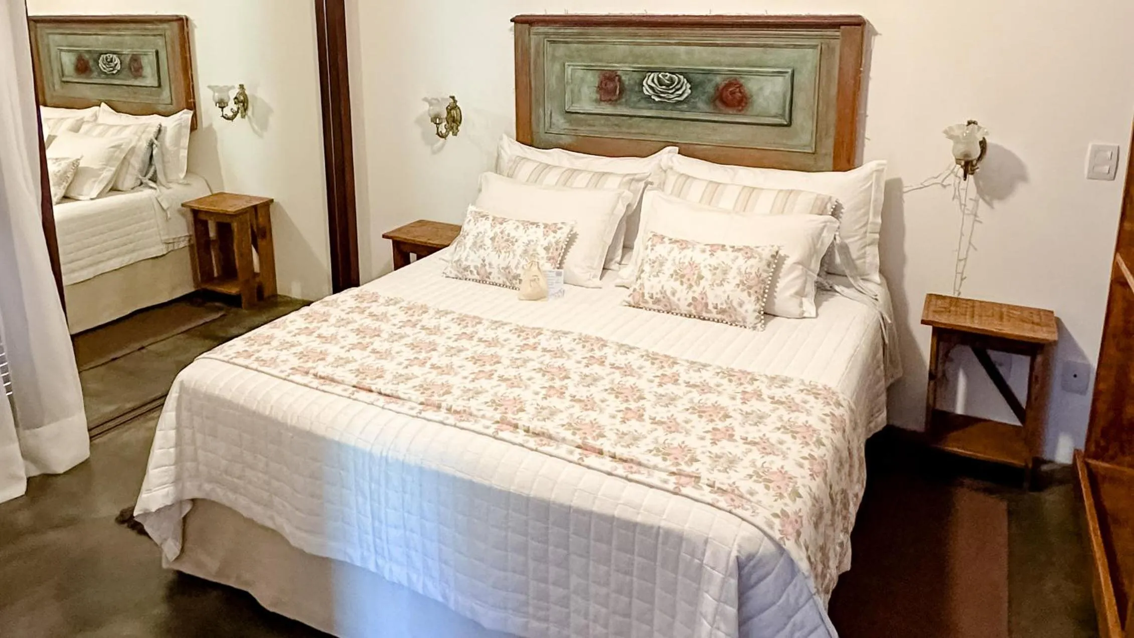 Garden, Bed in Pousada Vila Rosada