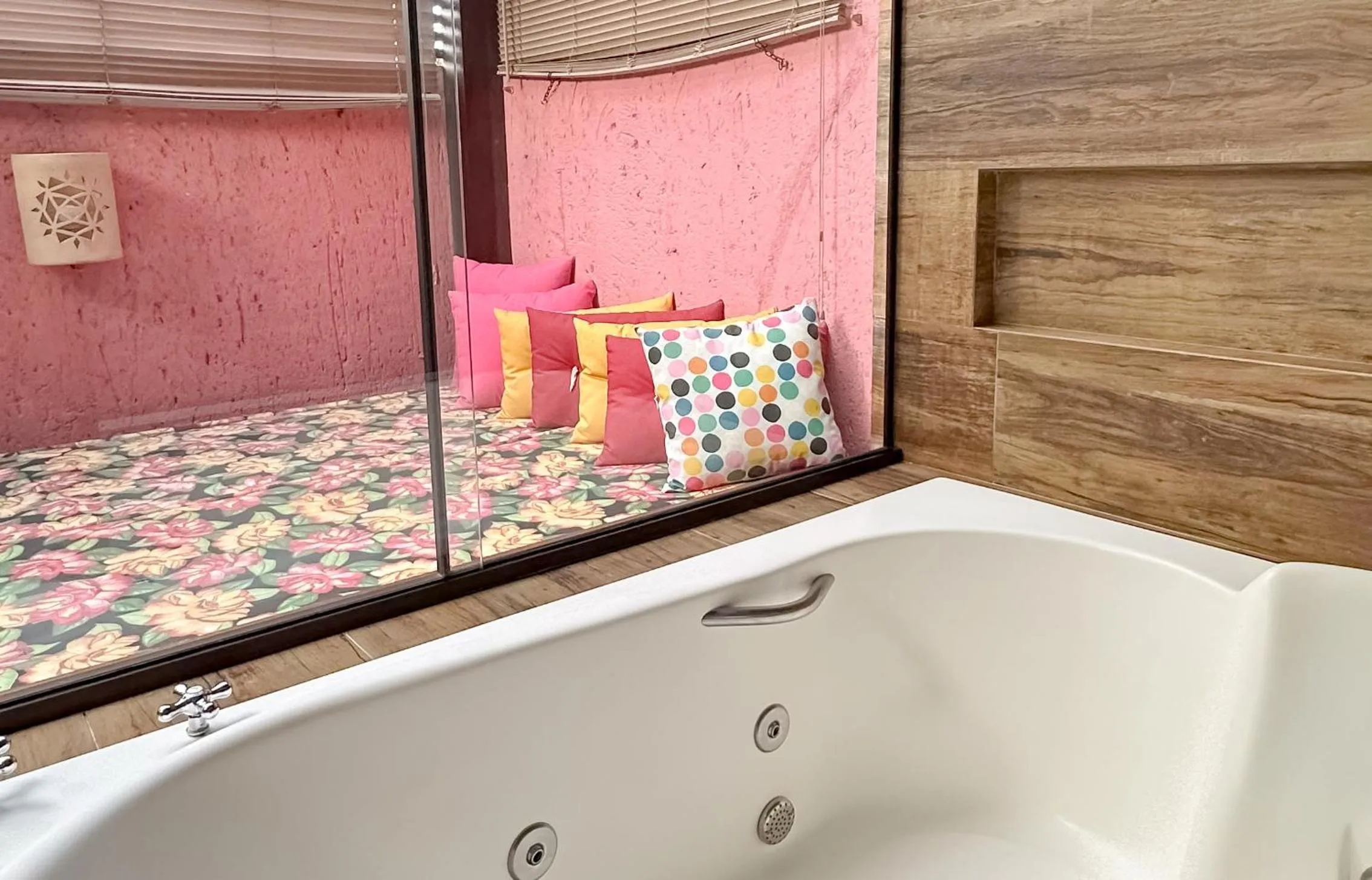 Hot Tub, Bed in Pousada Vila Rosada