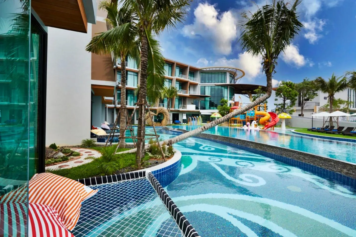 Swimming pool in Elmas Cha Am Design Hotel