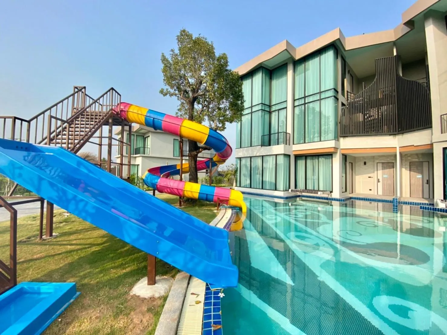 Swimming pool in Elmas Cha Am Design Hotel