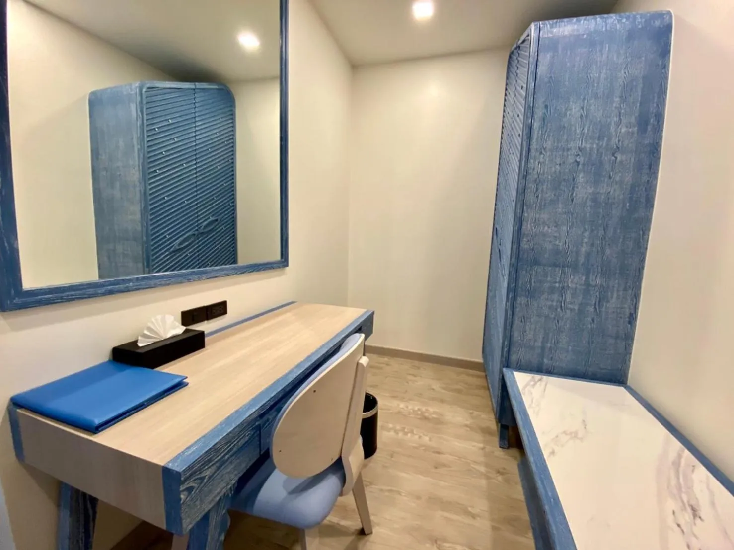 Communal lounge/ TV room in Elmas Cha Am Design Hotel