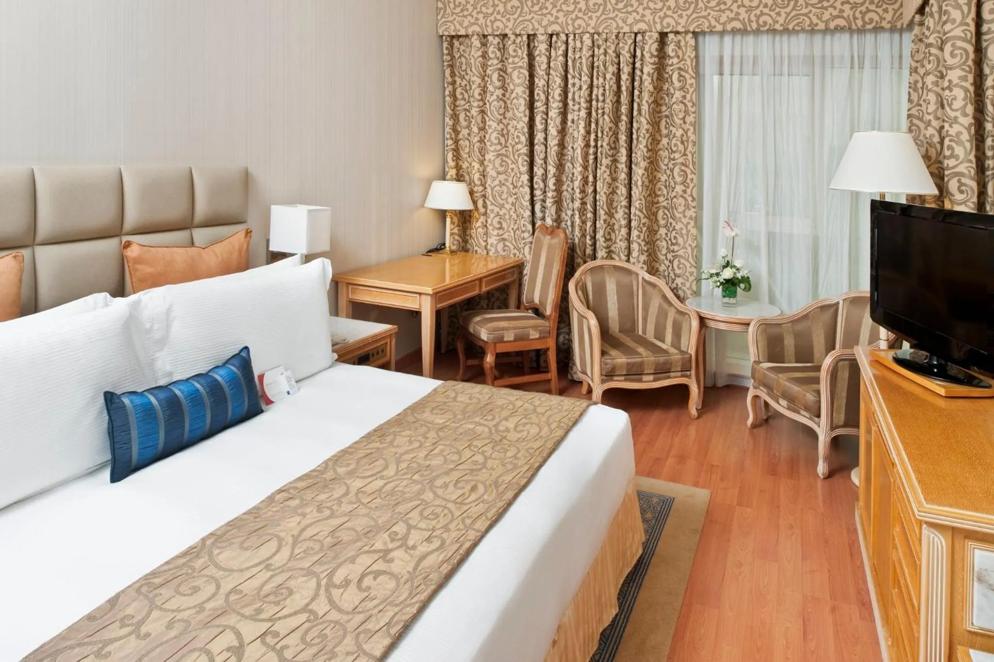Photo of the whole room, Bed in Millennium Plaza Downtown, Dubai