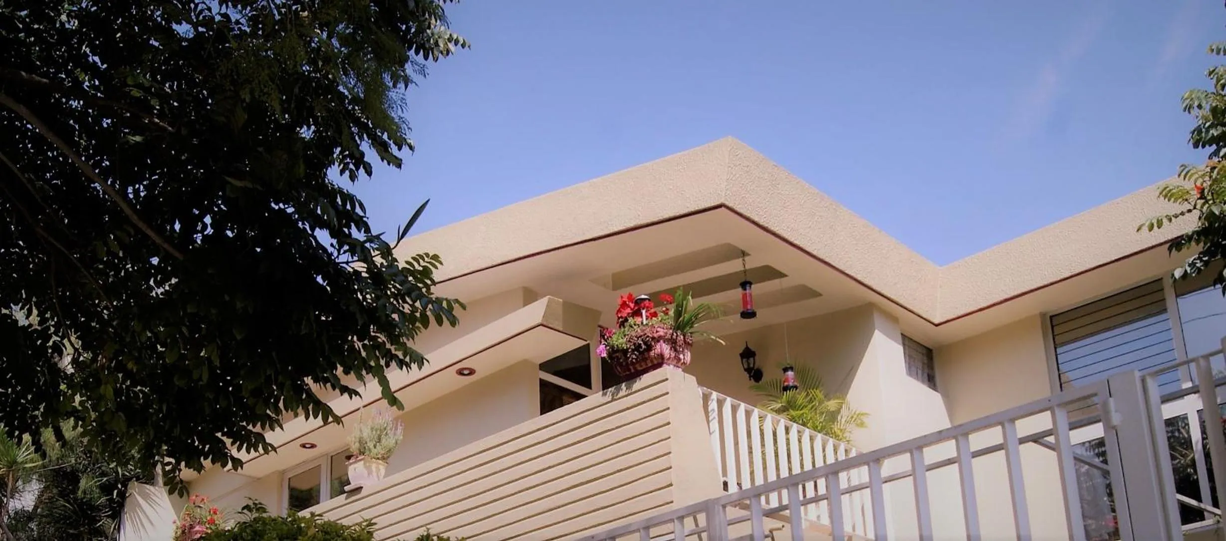 Property building in Dickinson Guest House, Guadalajara Expo