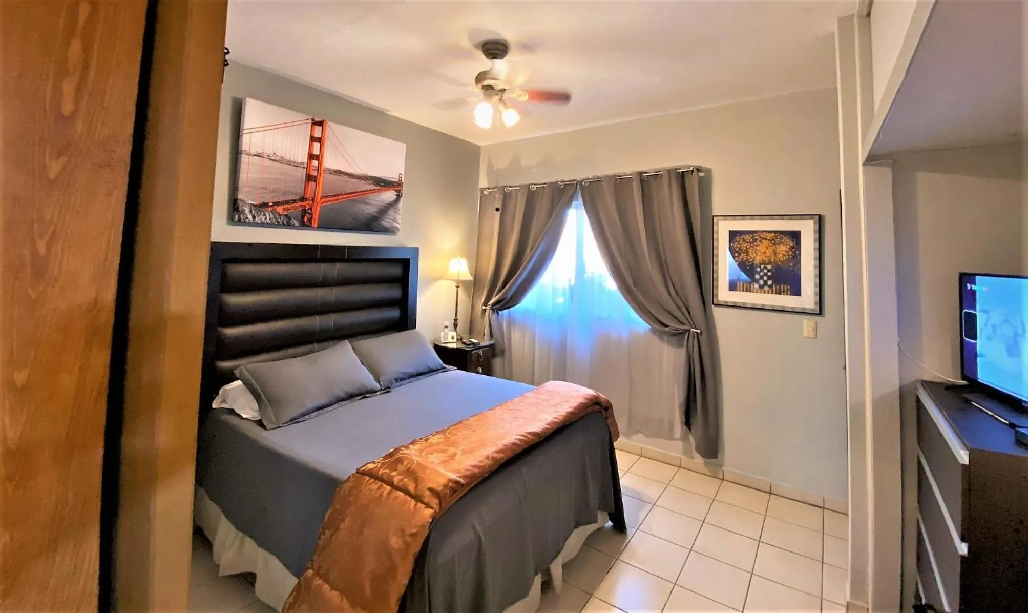 Bed in Dickinson Guest House, Guadalajara Expo